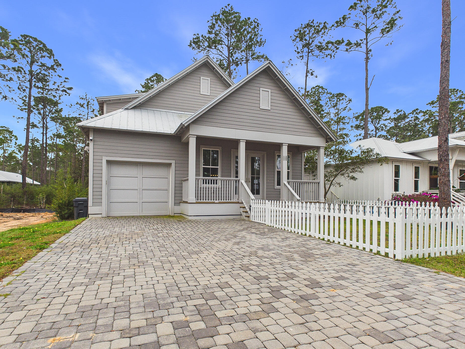 MAGNOLIA BEACH - Residential