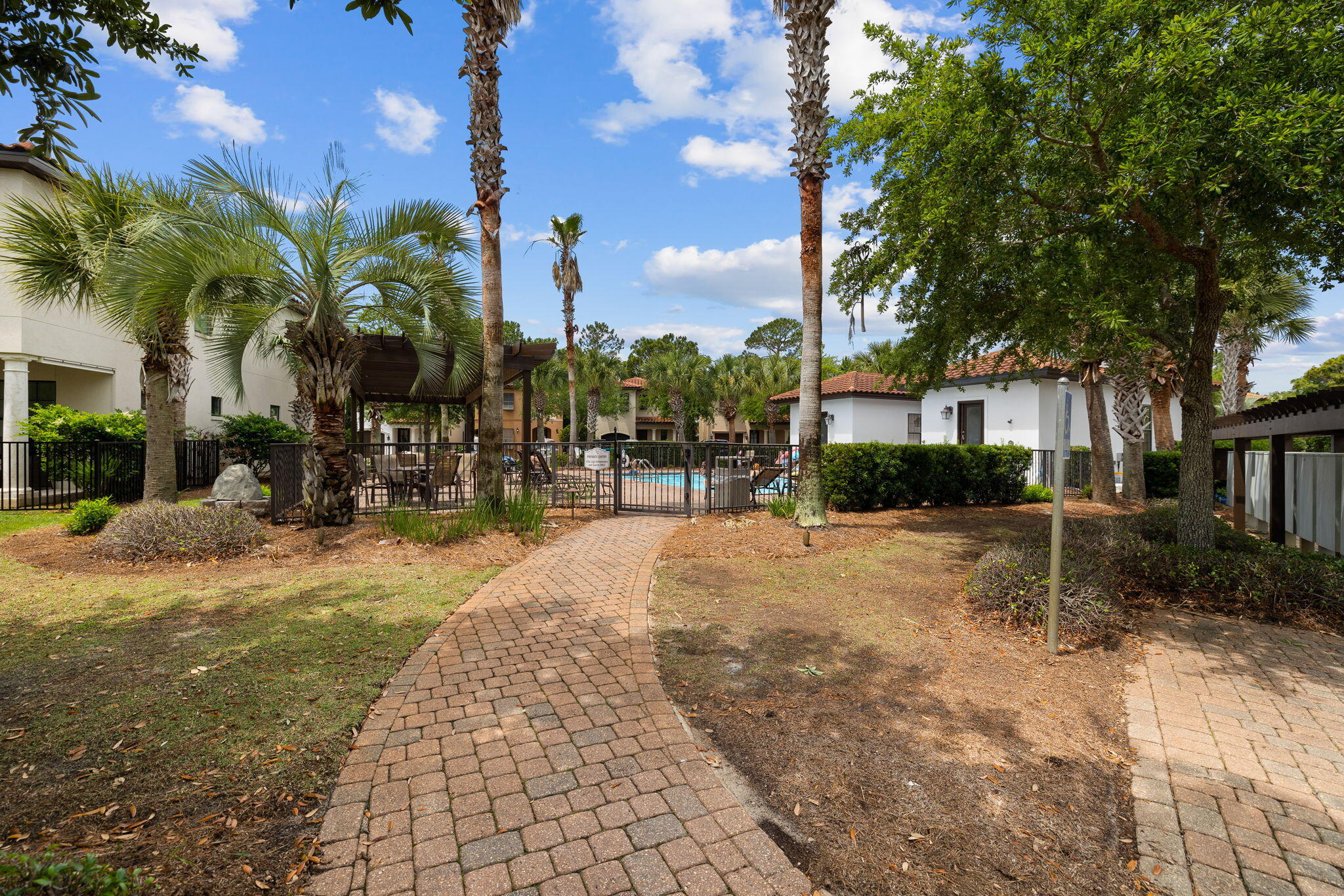 Villa Lago - Residential