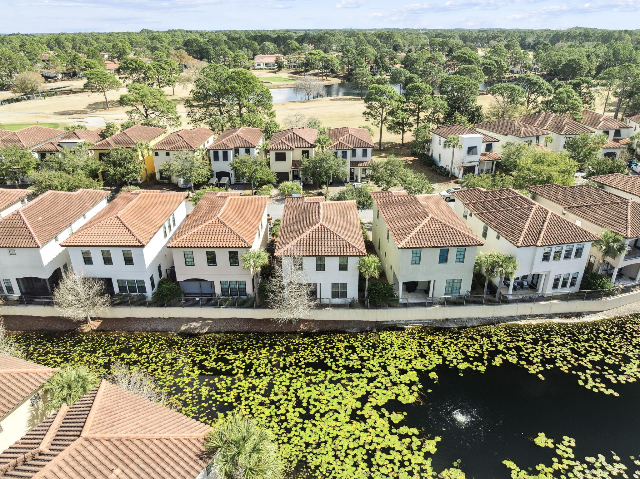 Villa Lago - Residential