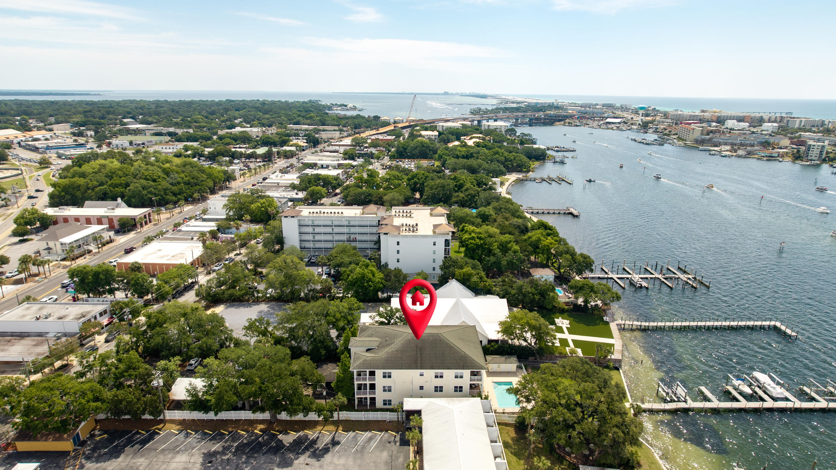 THE SOUND CONDOMINIUM - Residential