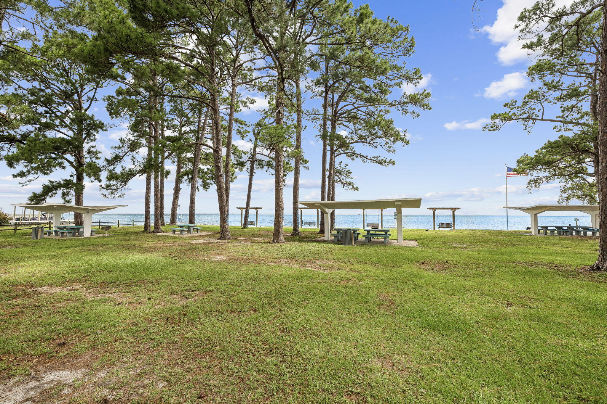 HOLIDAY SHORES EST 4TH ADDN - Residential