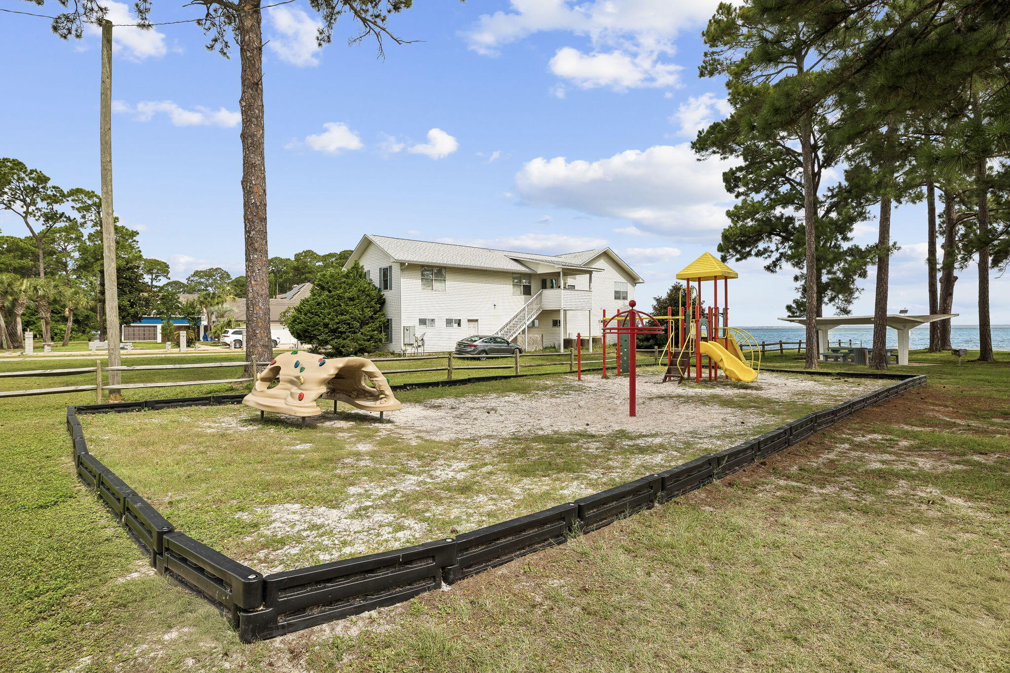 HOLIDAY SHORES EST 4TH ADDN - Residential