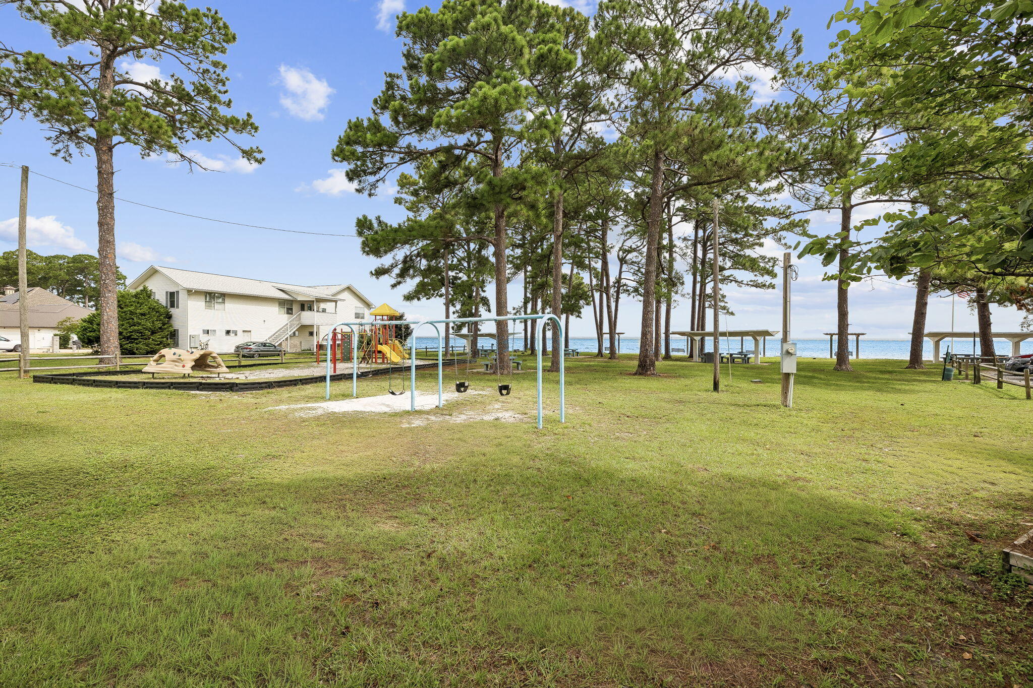 HOLIDAY SHORES EST 4TH ADDN - Residential