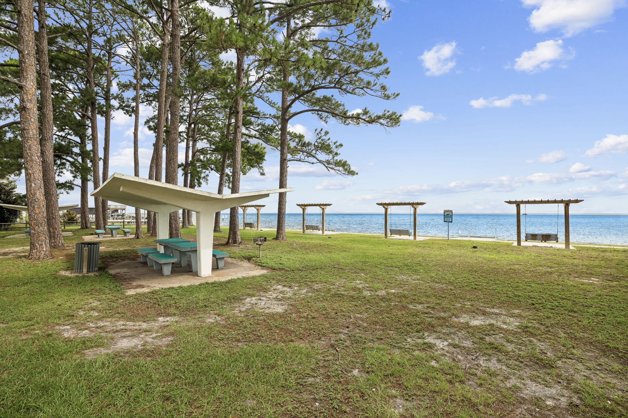 HOLIDAY SHORES EST 4TH ADDN - Residential