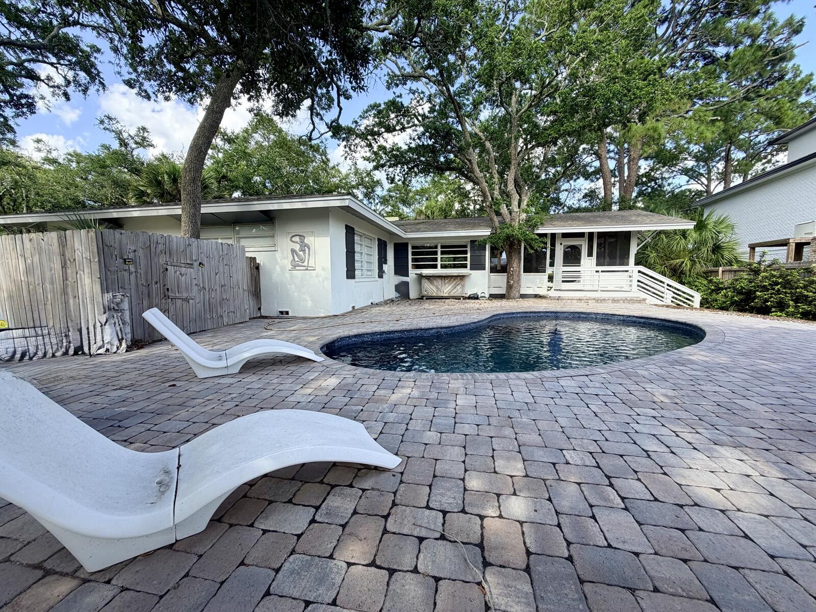 Hood Avenue (Elliott Point) - Residential