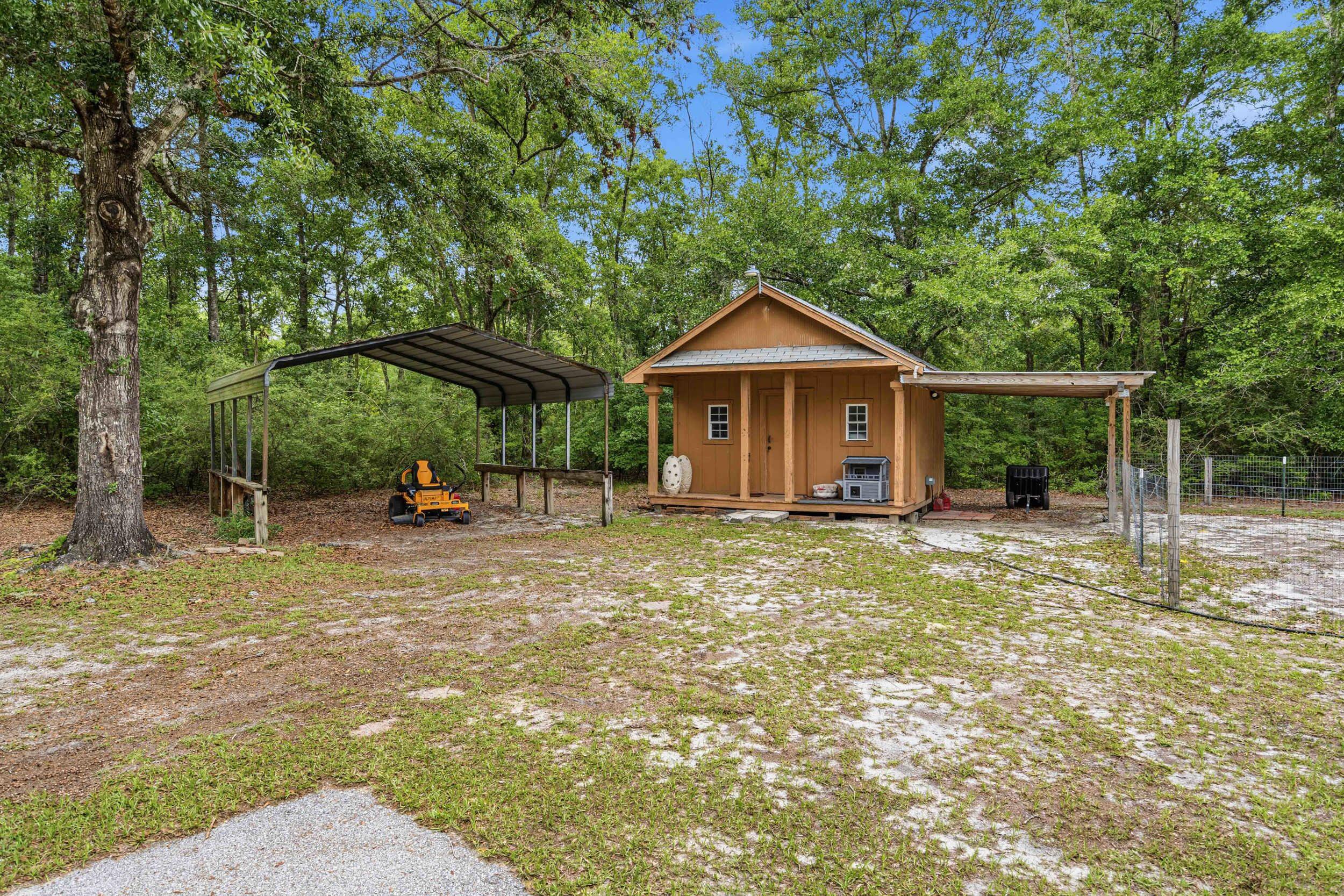 118.37FT S & 131.31FT E OF NW/C OF NW1/4 OF SE1/4; E 210 FT, S 210FT, W 210FT, N 210FT - Residential