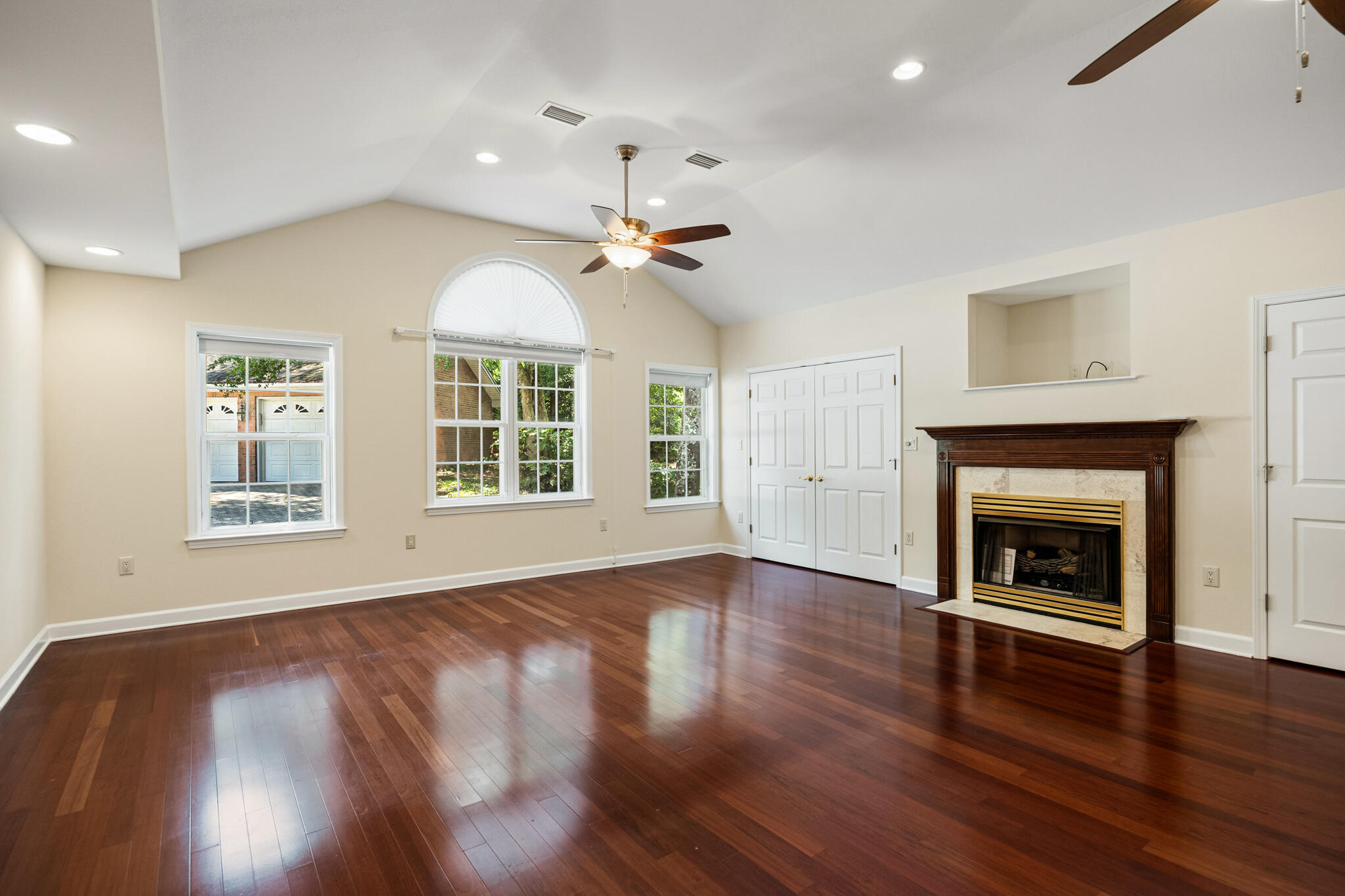 MOONEYS NORTH S/D - Residential