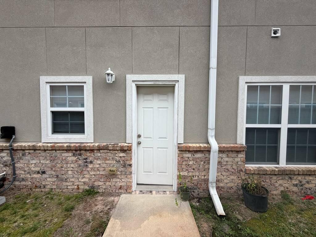 MERIDIAN SQUARE TOWNHOMES - Residential Lease