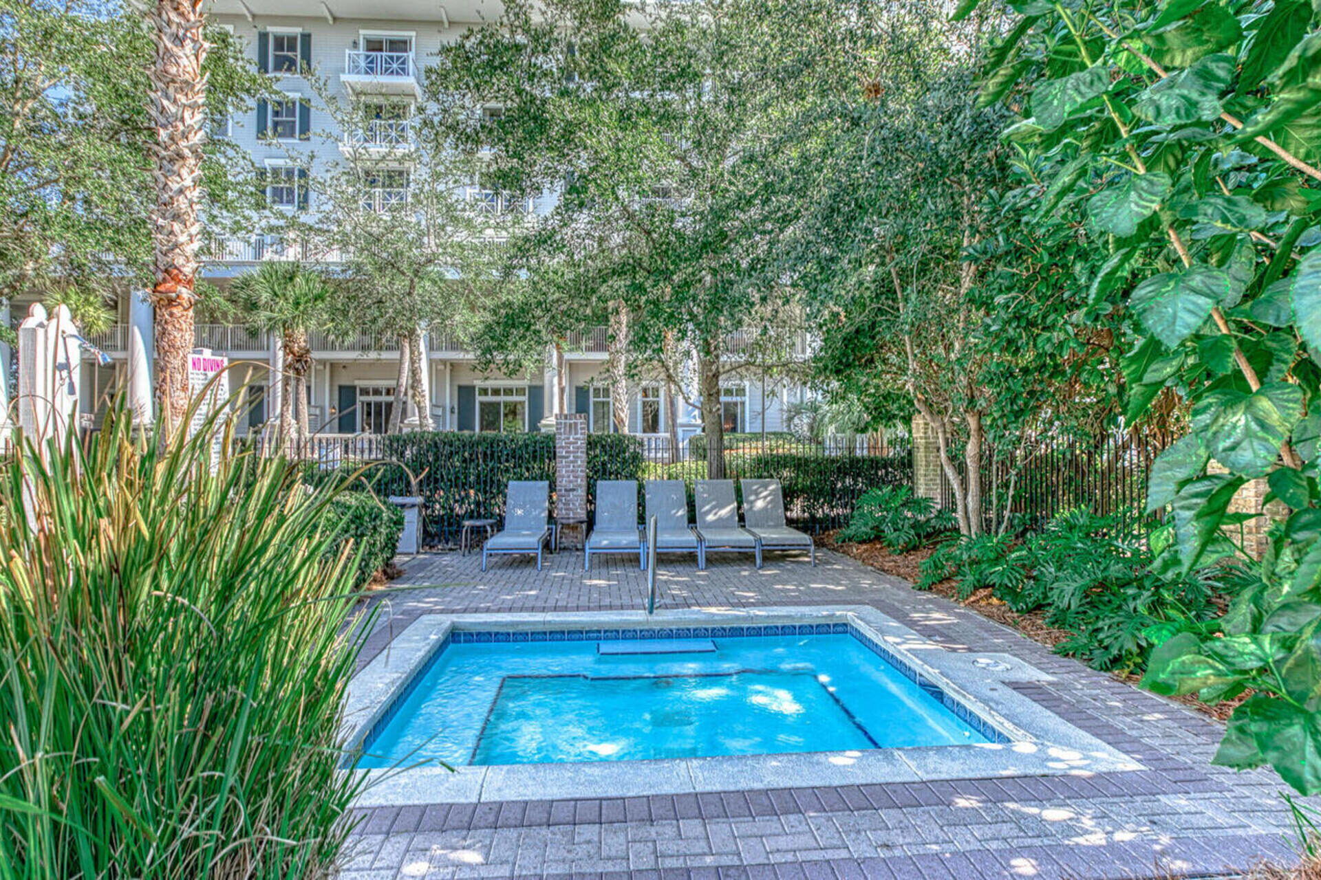 BAHIA CONDO - Residential