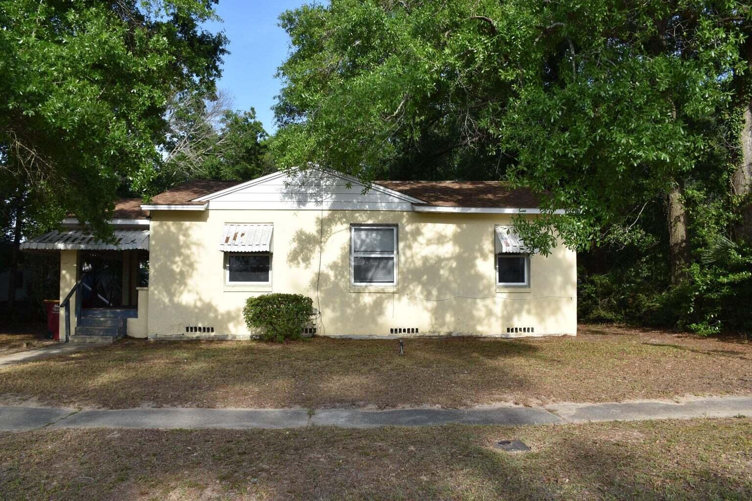 New Listing in the Heart of Crestview! Spacious 4-bedroom, 1.5-bath home located in a prime central location just steps from the elementary school. This property features a large covered front porch, generous front yard, and oversized backyard with plenty of space for outdoor entertaining, gardening, or recreation.

Interior offers a comfortable living area, well-sized bedrooms, and a functional floor plan to accommodate a variety of needs. Conveniently located near shopping, dining, schools, and major roadways. A great opportunity to own a centrally located home with ample space inside and out.