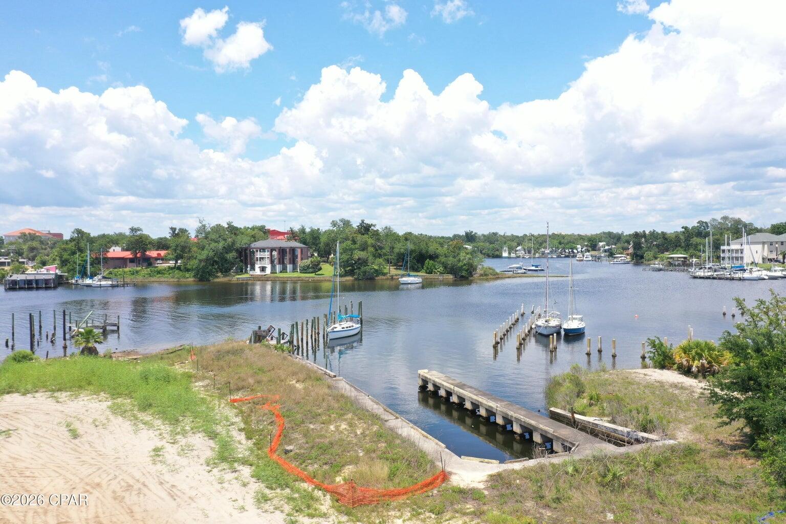 Pelican Pass - Land