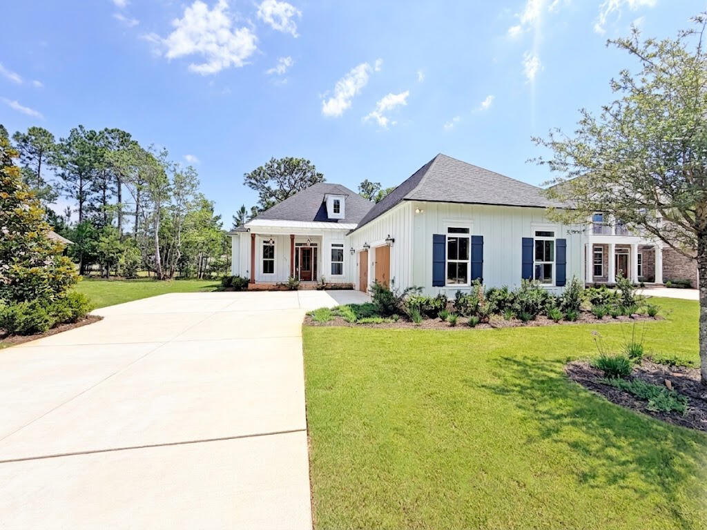 Awesome builder rate! Restrictions apply. 

The HARVEY II G in Steamboat Landing at Hammock Bay community offers a 4BR/3BA, open design with separate dining room. Upgrades added (list attached). Special Features: separate vanities, garden tub separate shower, and walk-in closet in master bath, kitchen island, walk-in pantry, double vanity in 2nd bath, boot bench at garage entry, covered porches, side entry garage, undermount sinks, ventless gas fireplace, LED lighting, framed mirrors in all baths, landscaping, architectural 30-year shingles, flood lights, wooden shutters, and more! Energy Efficient Features: tankless gas water heater, gas kitchen appliance package, above range pot filler, vinyl low E windows, and more! Energy Star Partner.