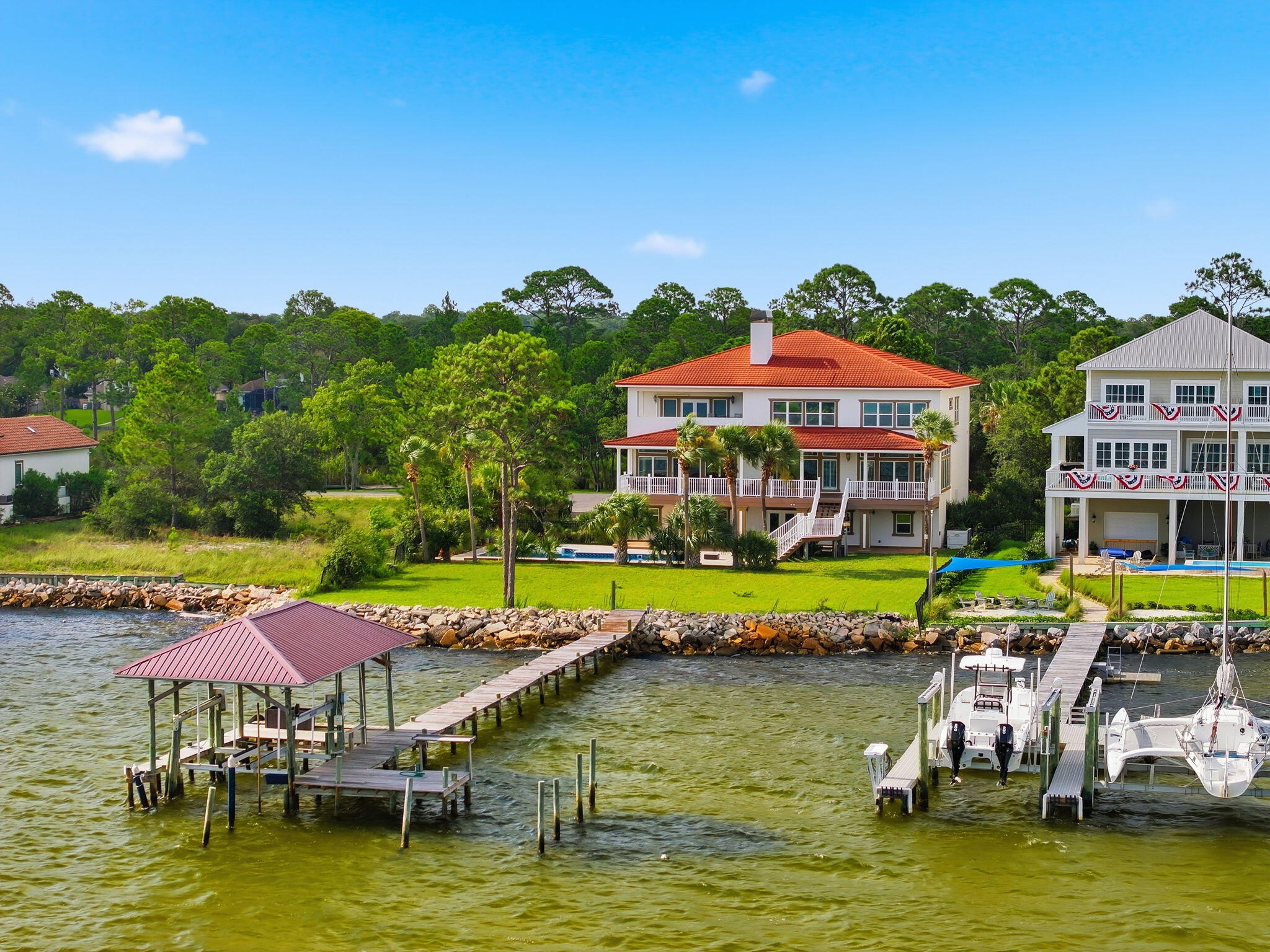 BLACK POINTE - Residential