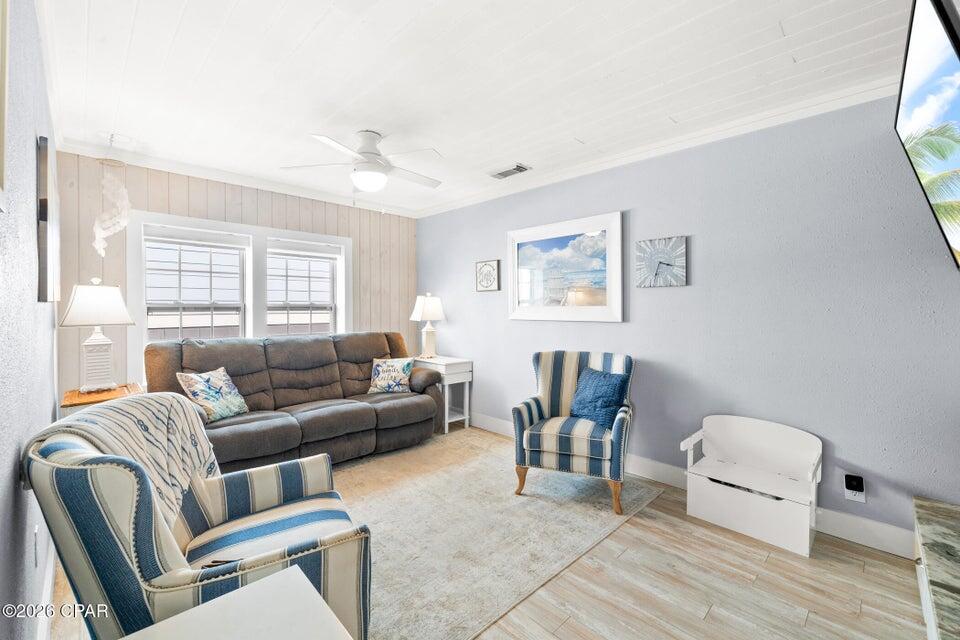LAGUNA BEACH ESTATES 7TH ADDN - Residential