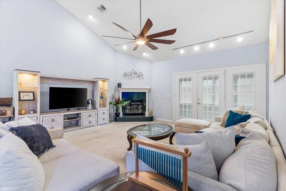 LAKE POINTE - Residential
