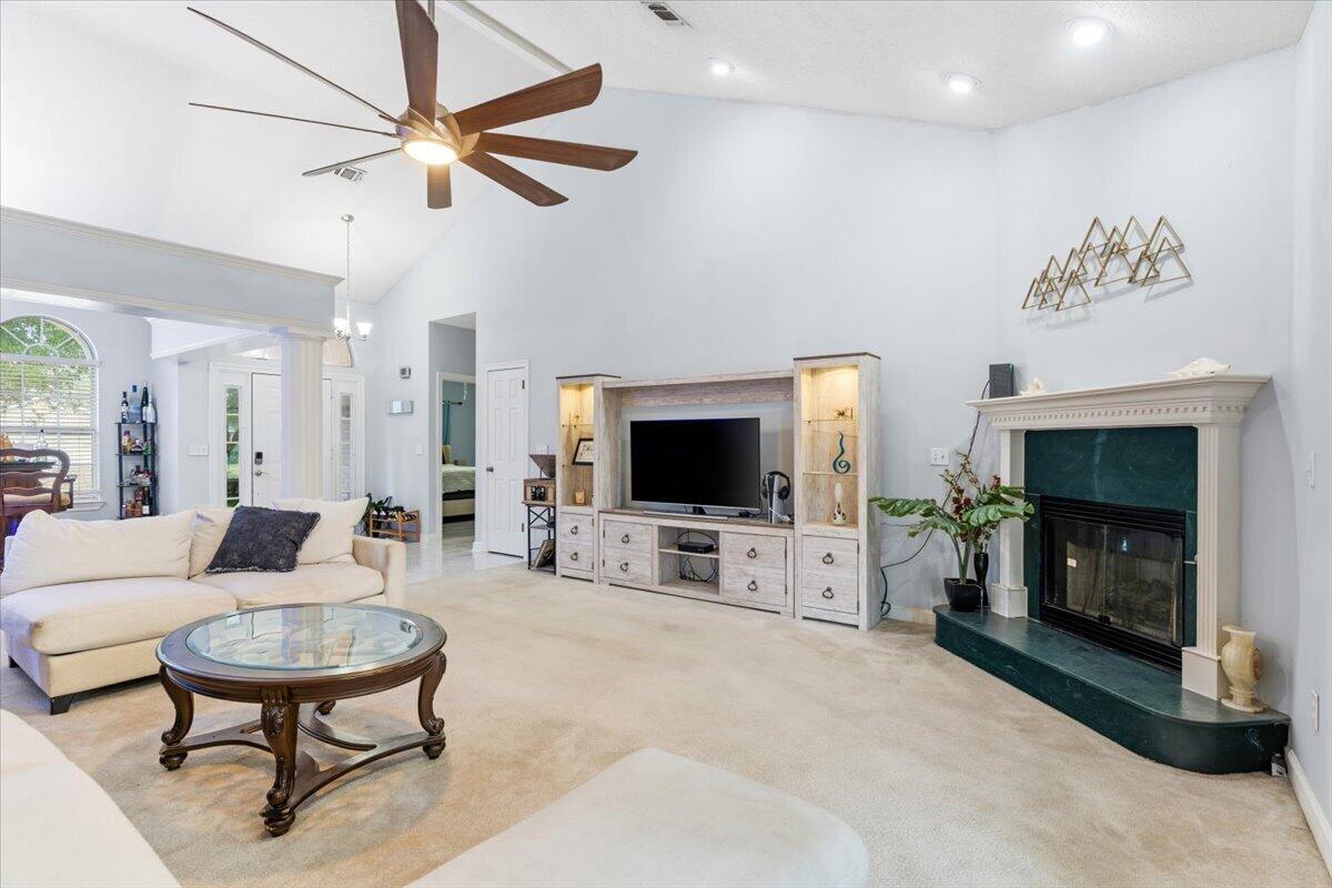 LAKE POINTE - Residential