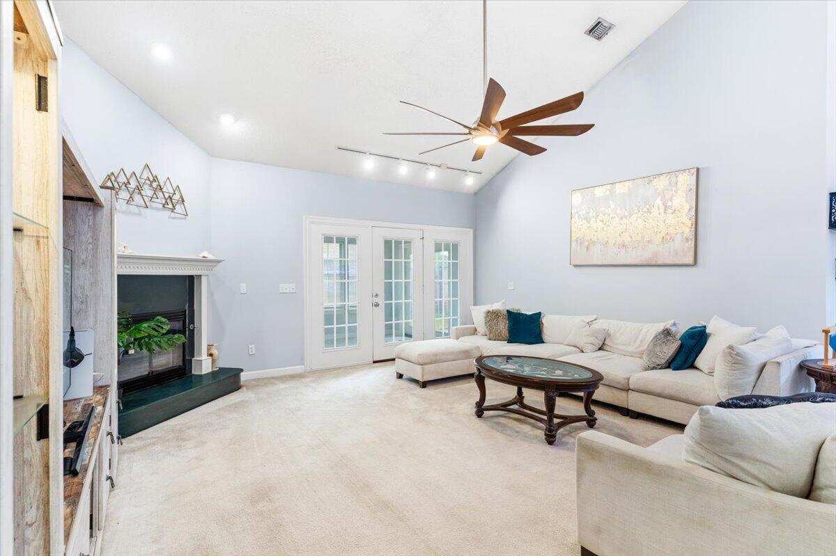 LAKE POINTE - Residential