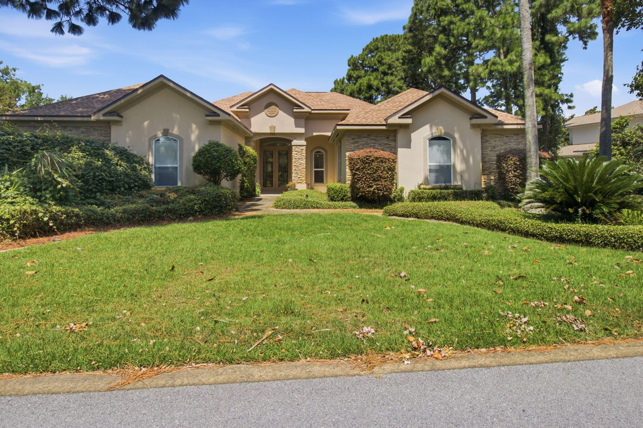 Emerald Lakes - Residential