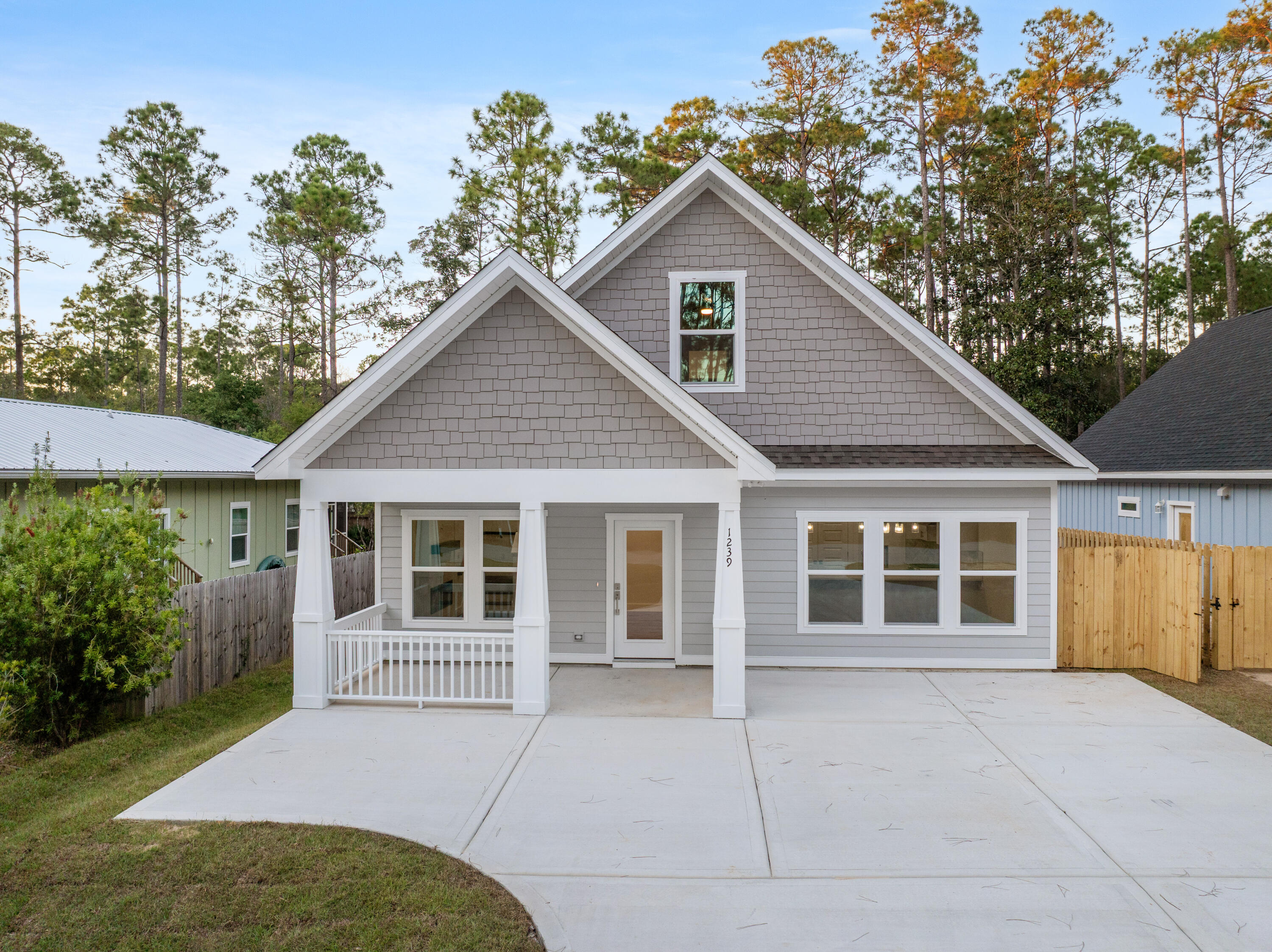 MAGNOLIA BEACH - Residential Lease