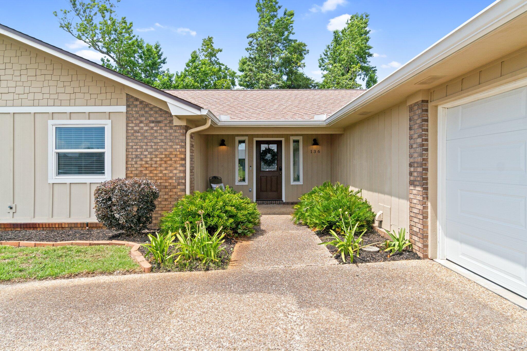 $2,650/month - Lynn Haven, FL Well-maintained single-story ranch-style home located in a quiet, established Lynn Haven neighborhood. This spacious home offers a functional layout, bright living areas, comfortable bedrooms, and a large yard perfect for everyday living. Conveniently located near shopping, dining, schools, and parks, including A.L. Kinsaul Park and North Bay waterfront areas. Just 20-25 minutes to Panama City Beach and the Gulf, with easy access to major roads for commuting. 

Rent: $2,650/month Pets: Considered 

Enjoy peaceful neighborhood living with quick access to beaches and local amenities.