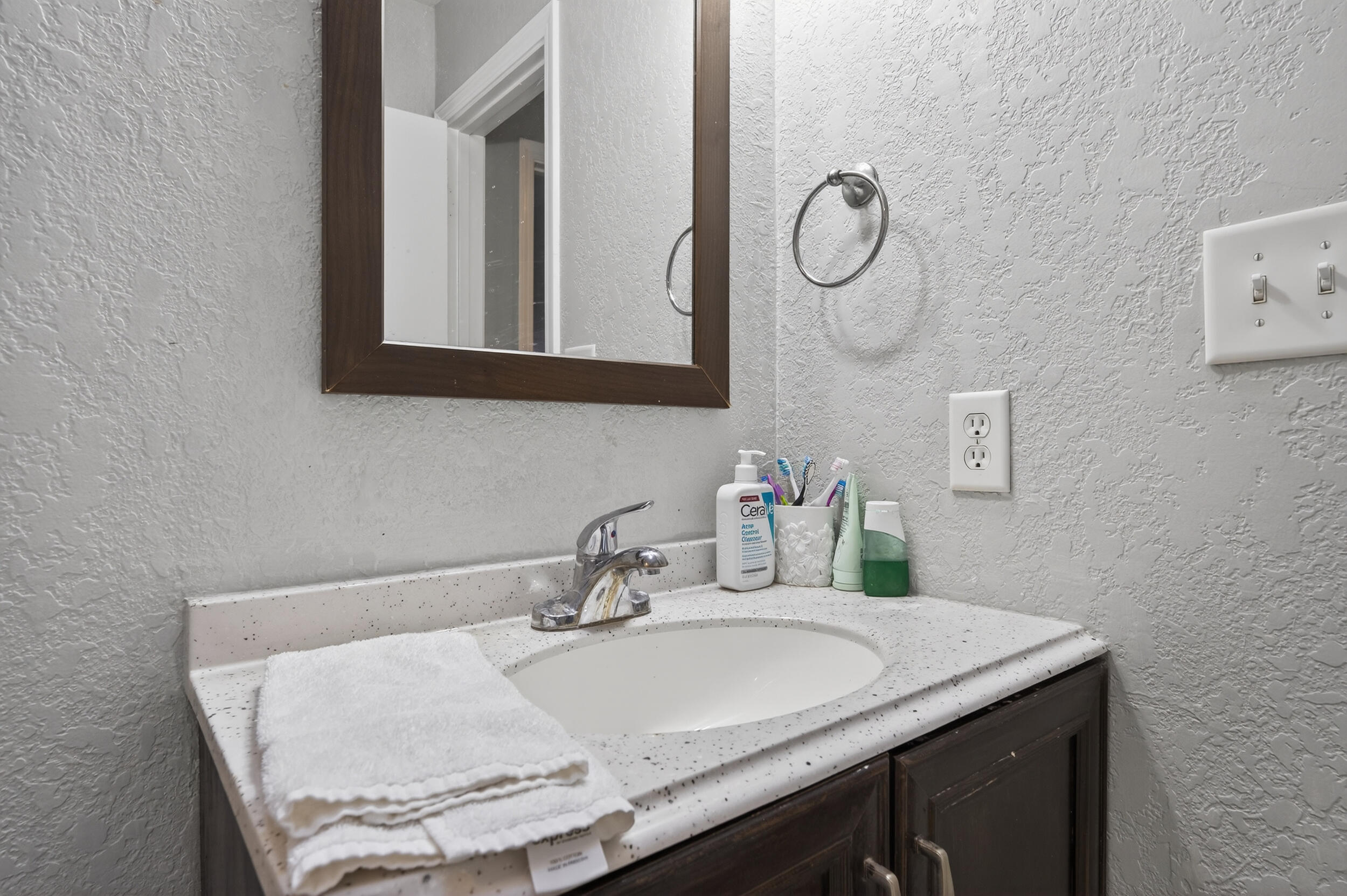 LEESA JENNIFER ACRES - Residential