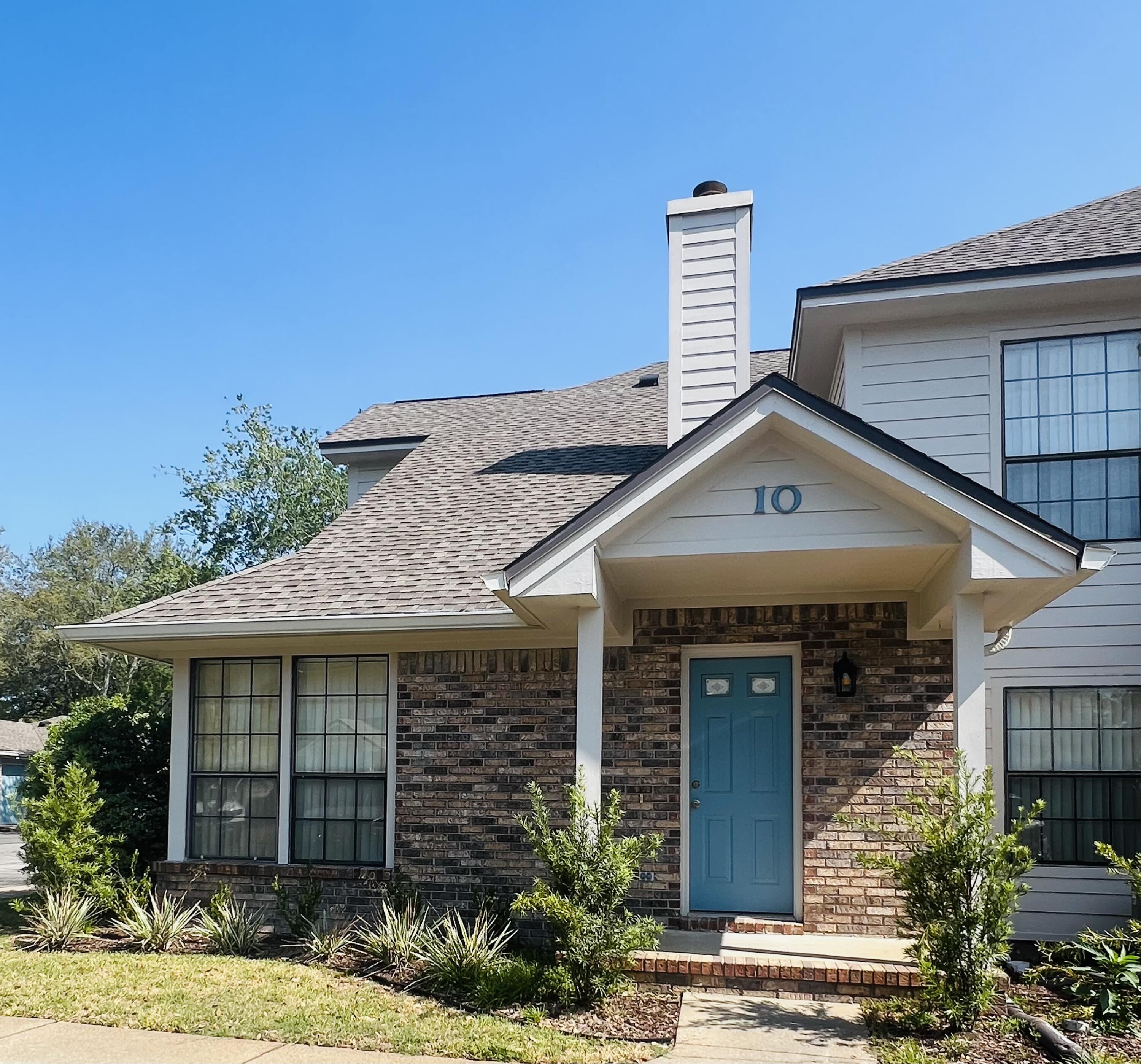 3/2 TOWNHOME in the coveted Crosswinds Landing community with a 2.75% ASSUMABLE LOAN!!  NEW Hardi siding, soffit, chimney cap, gutters, back deck (Nov 2023); Roof in 2020;  3 bedrooms with 2 full baths PLUS Vaulted ceilings, TERMITE contract, FRONT DOOR PARKING SPOT, Minutes to beaches, military bases, hospital, dining, colleges, airport, fairgrounds, shopping, golf, night life, public docks, groceries.
