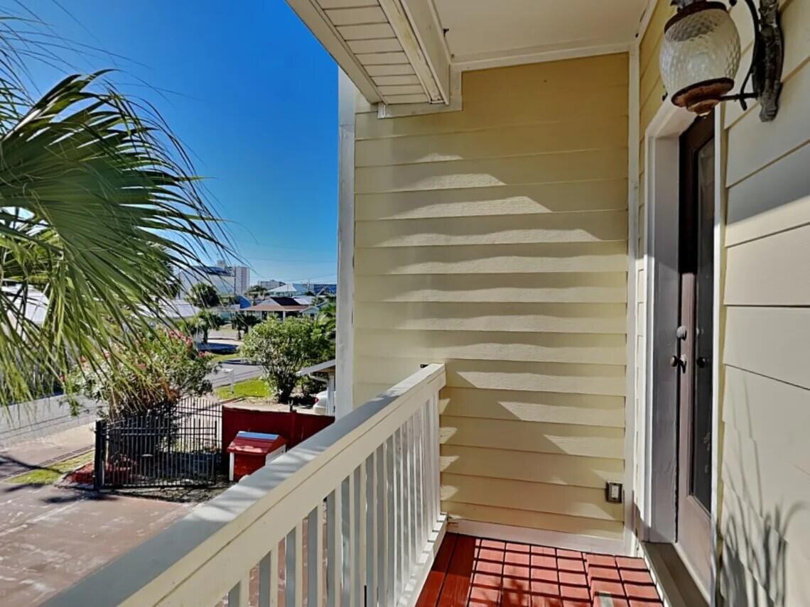 HOLIDAY BEACH UNIT 16 - Residential
