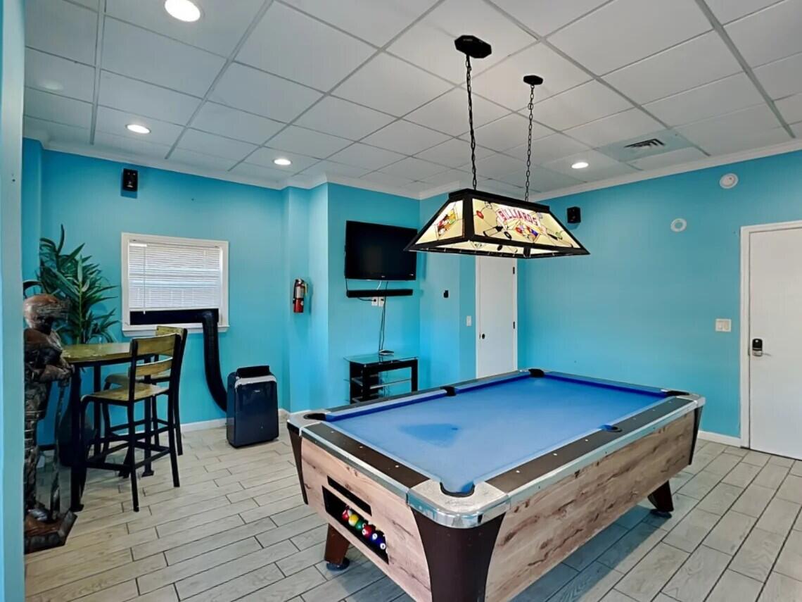 HOLIDAY BEACH UNIT 16 - Residential