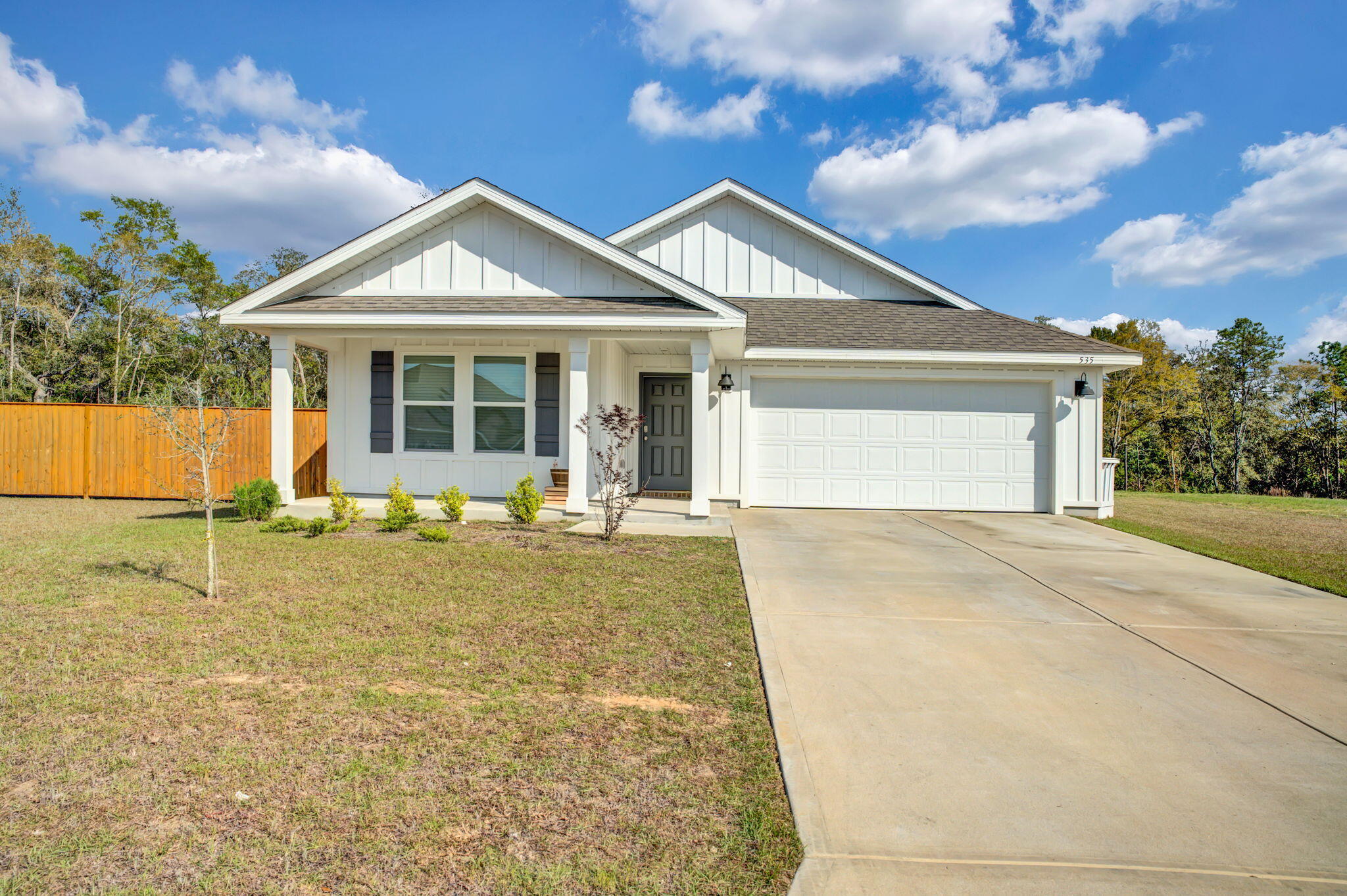 FOR RENT - Available September 1st! Beautiful  floor plan located in the desirable Shoal River Landing community in Crestview's fast-growing area. This spacious open-concept home offers 5 bedrooms, 3 full bathrooms, a covered back patio, and a 2-car garage.
The kitchen features granite countertops, stainless steel appliances, smooth-top range, built-in microwave, quiet dishwasher, and a large dining area. EVP wood-look flooring enhances the main living spaces, with plush carpet in the bedrooms. Smart Home Connect System included. excellent curb appeal. Conveniently located near the airport, military bases, the beaches of Ft. Walton and Destin, and minutes from Blackstone Golf Course.