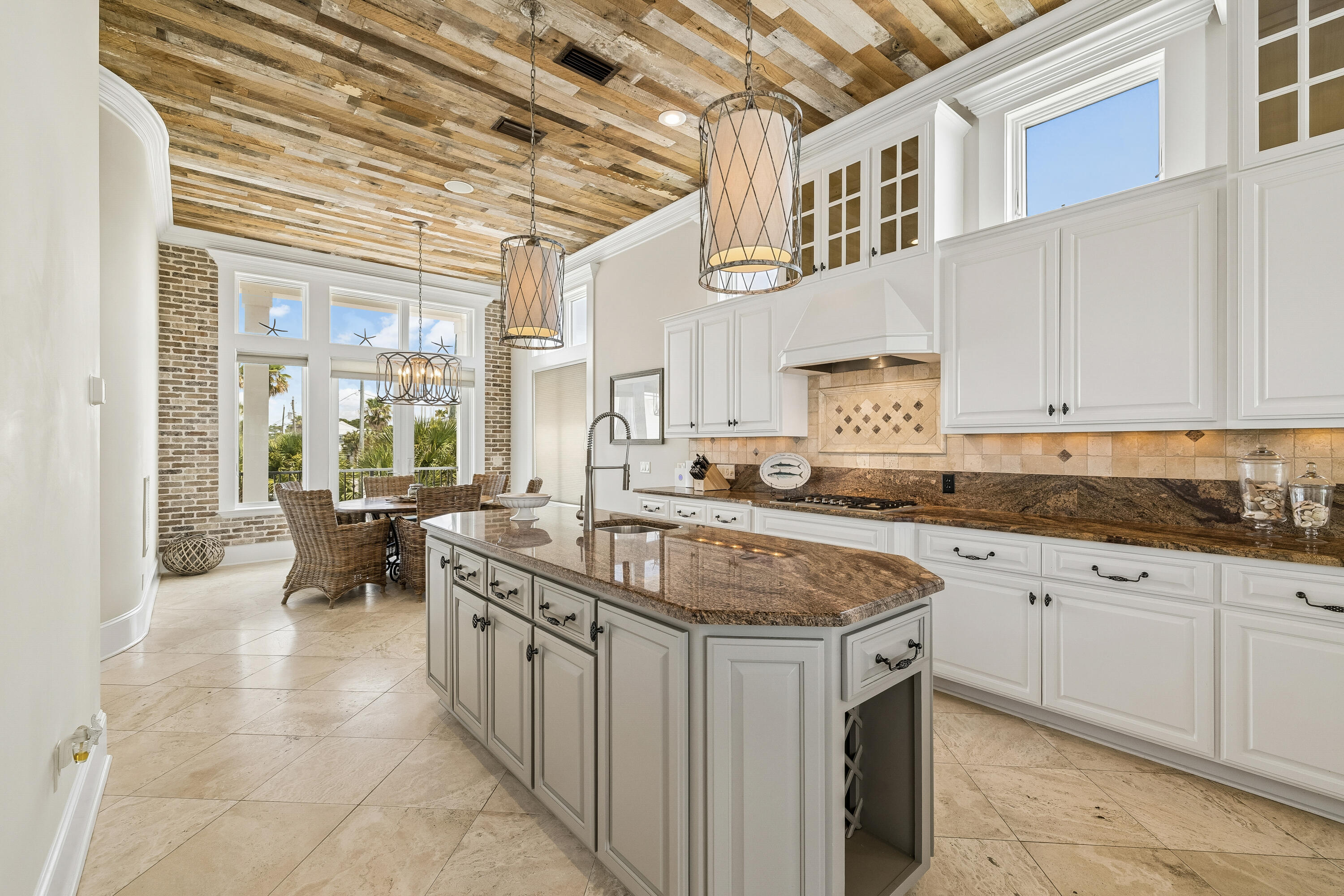 LAGUNA BEACH - Residential