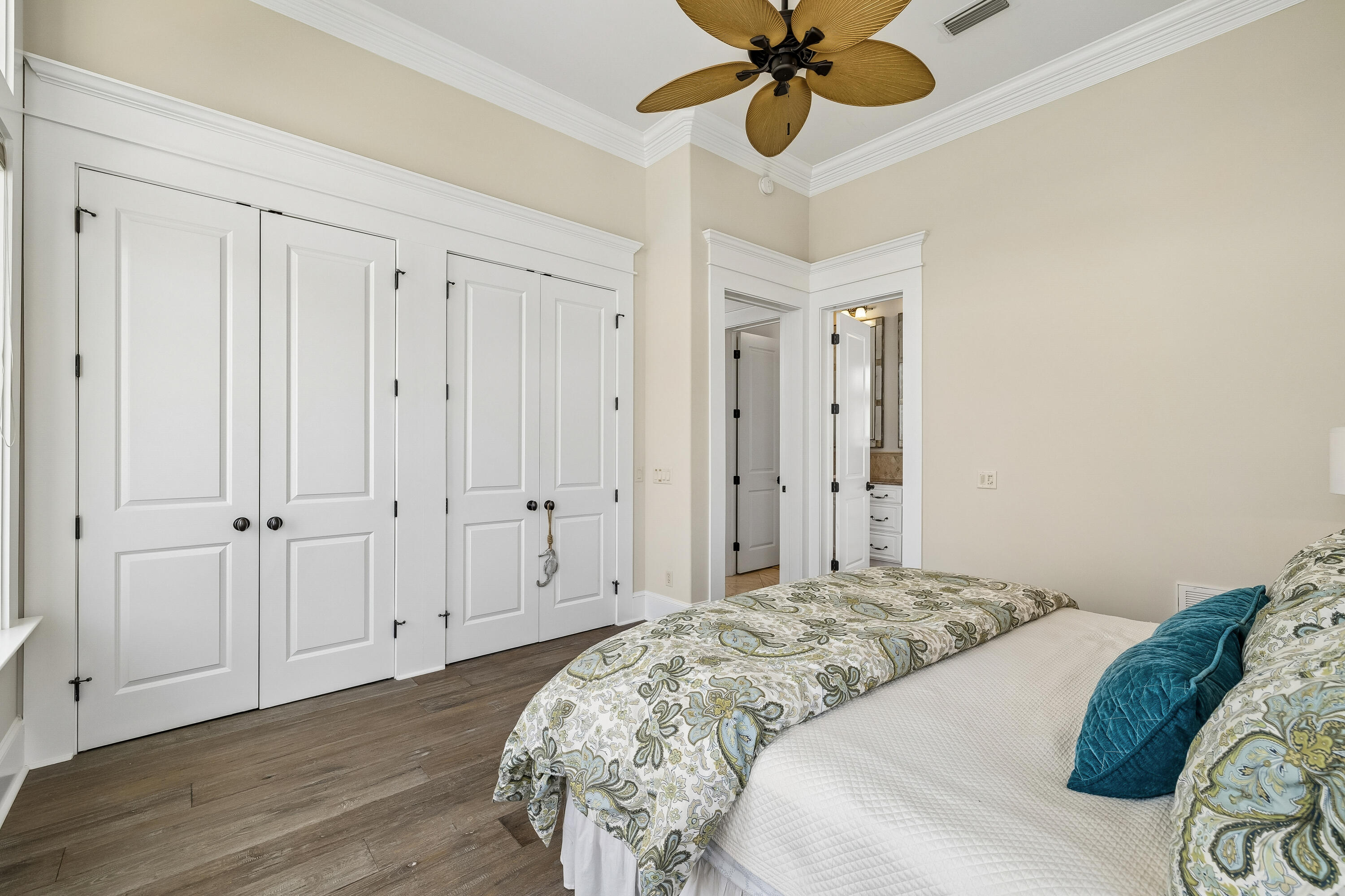 LAGUNA BEACH - Residential