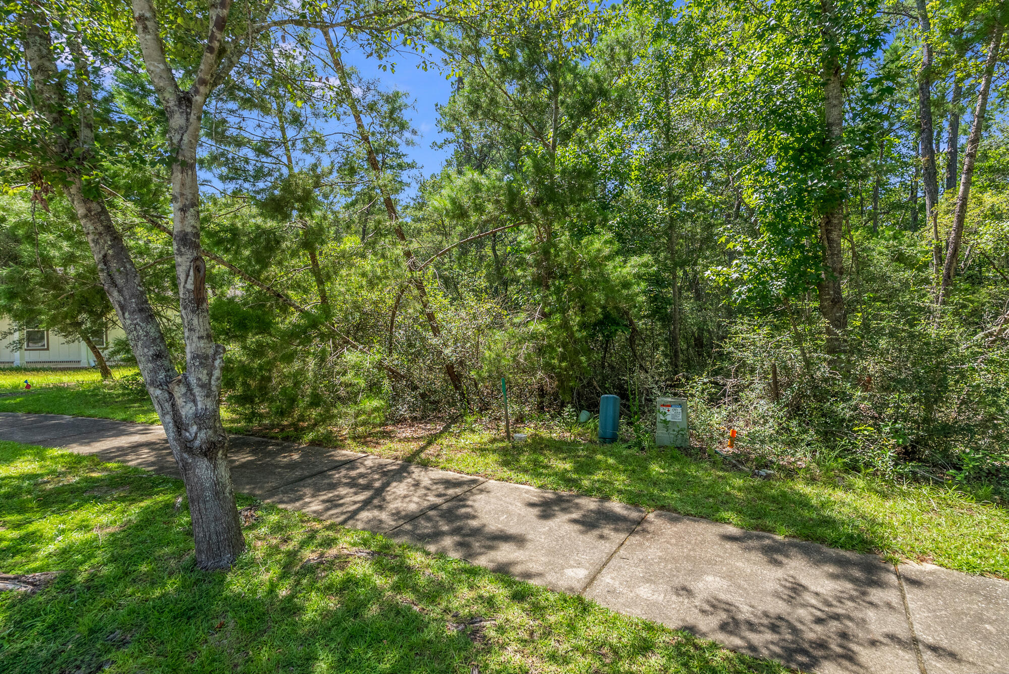 LAGRANGE LANDING - Land