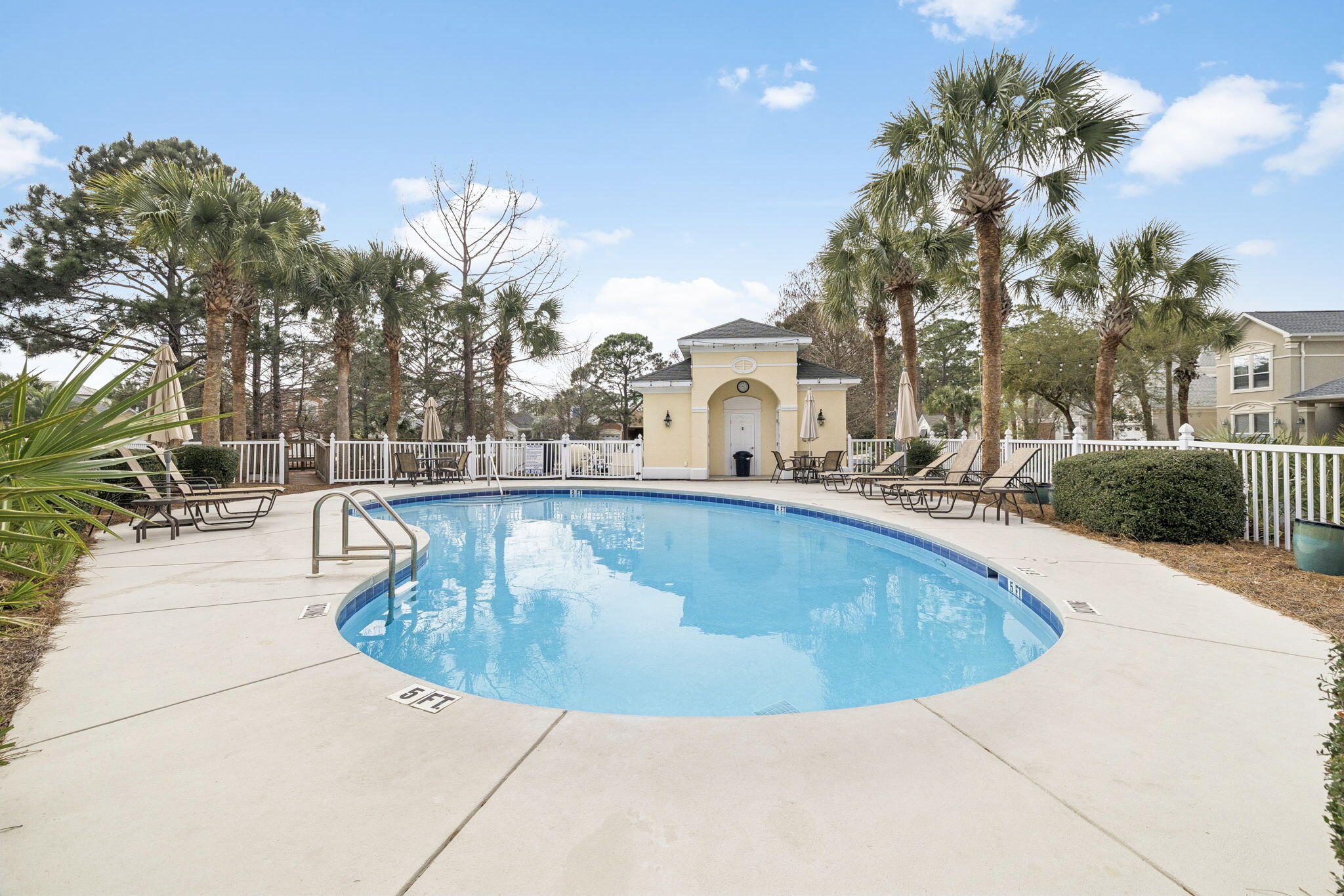 FAIRWAY VILLAS - Residential