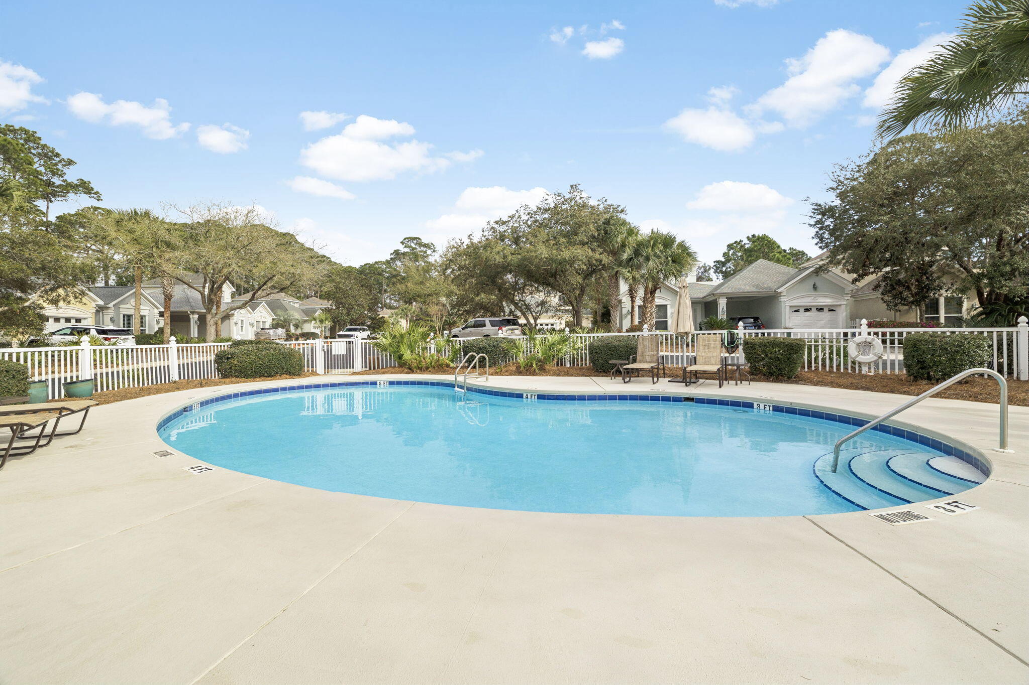 FAIRWAY VILLAS - Residential