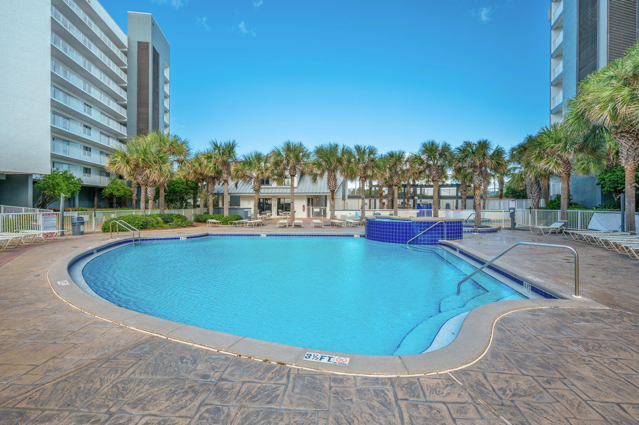 MAINSAIL CONDO PH 3 - Residential