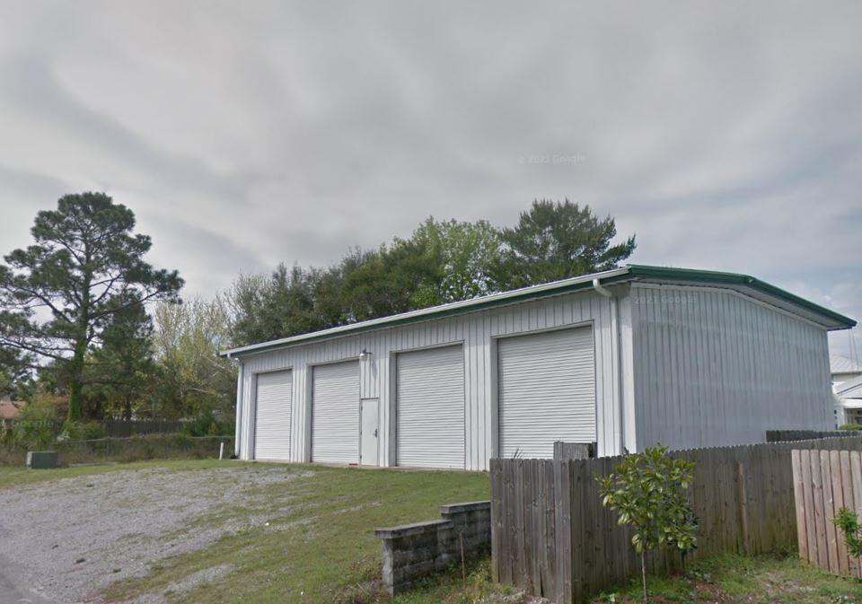 No commercial usage. Residential storage or Personal storage only. Located in the Heart of Blue Mountain Beach you will find this 2,520 sq ft Warehouse in a residential neighborhood ready for your person storage use. Perfect for cars, beach supplies, extra home storage all within a short walk to many of the public beach accesses on 30A.