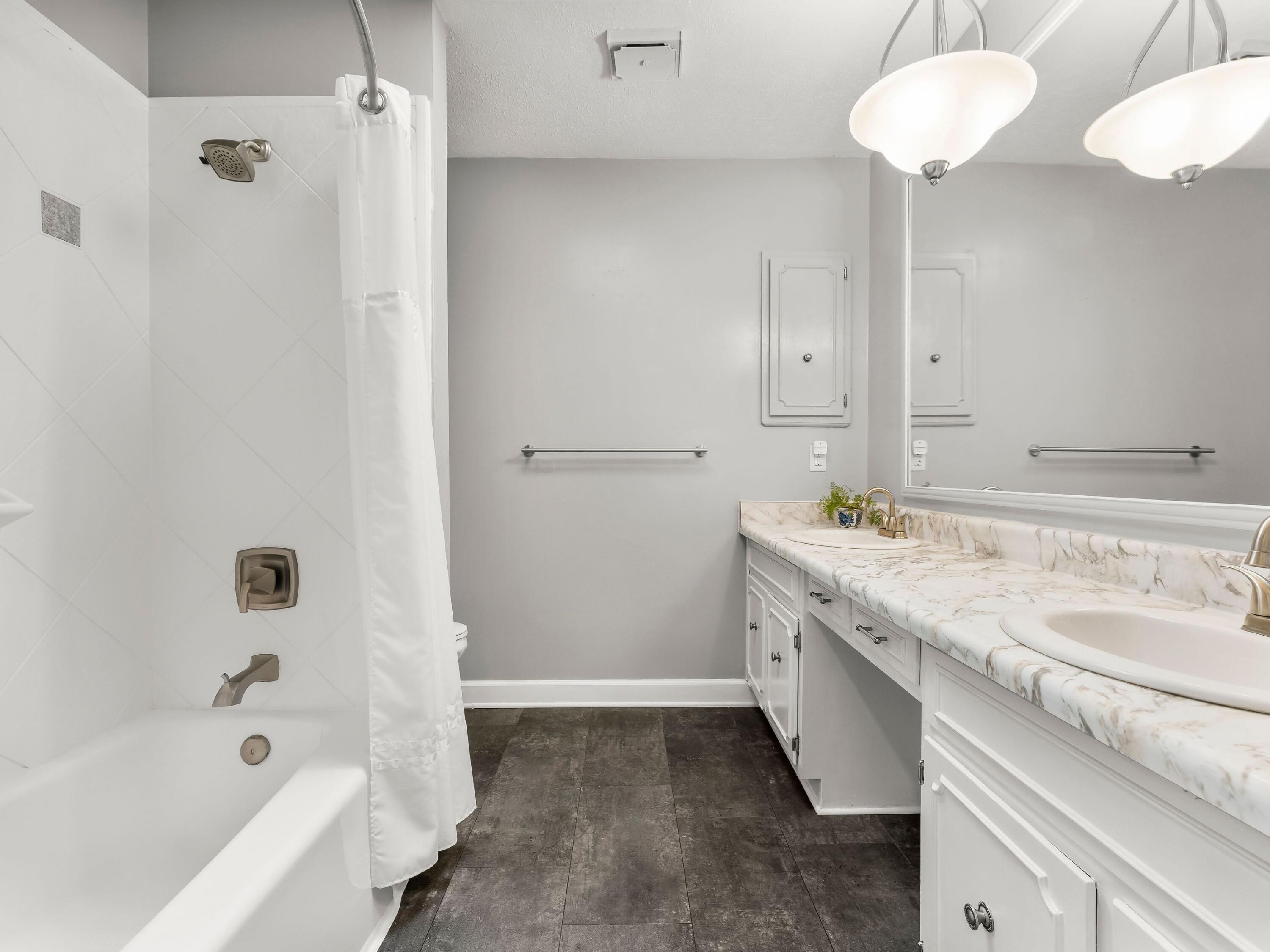 BAYWOOD SHORE ESTATES - Residential