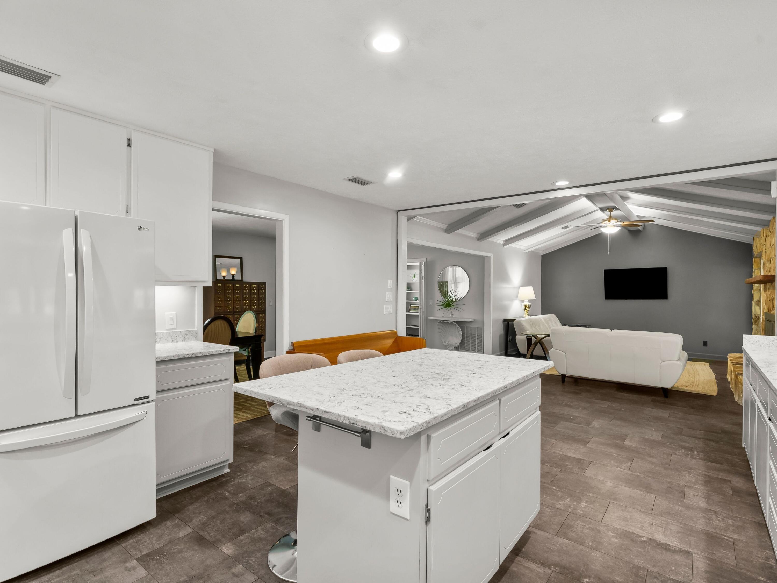 BAYWOOD SHORE ESTATES - Residential