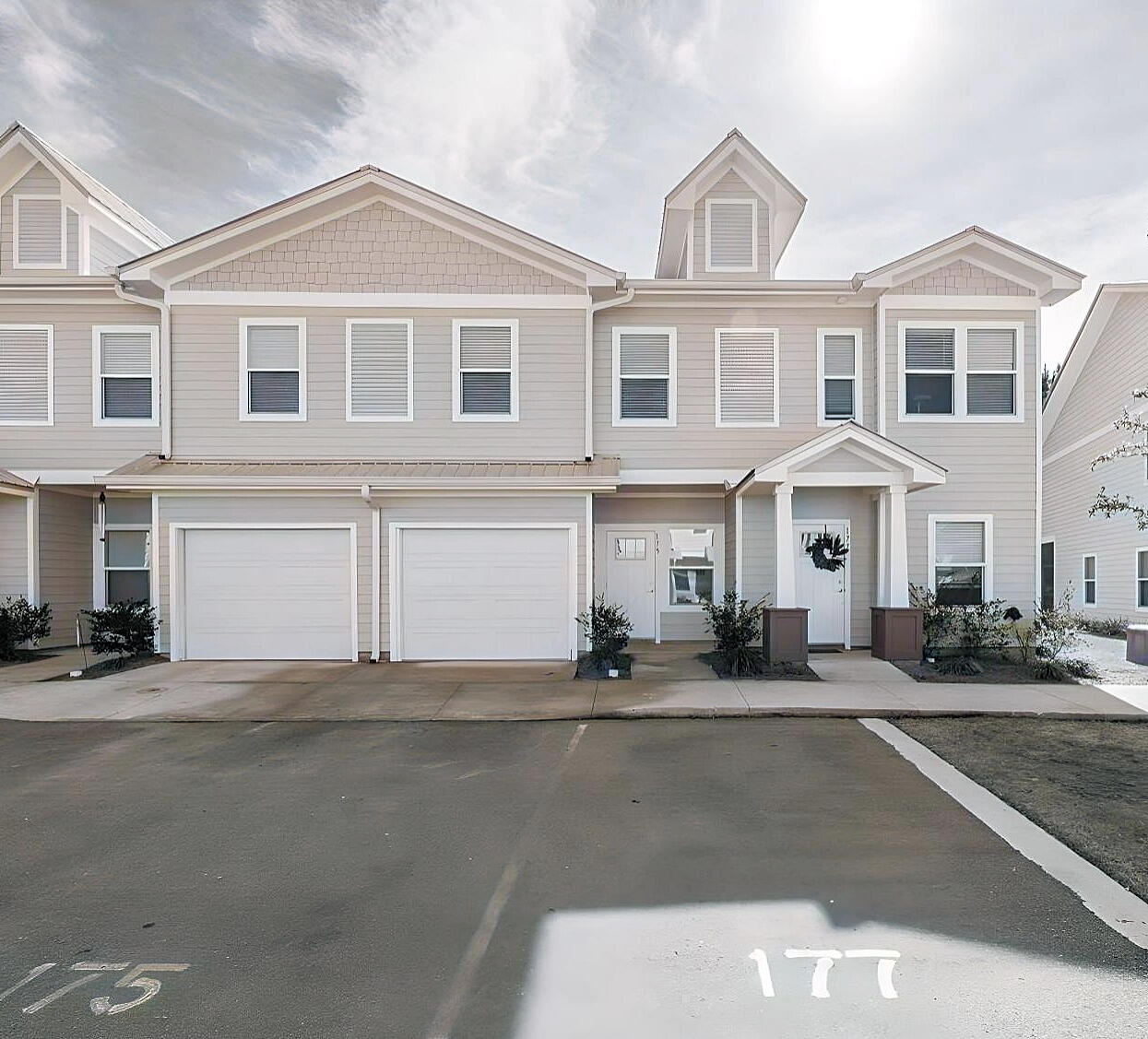 Garage Unit & Waterview - Sweet Deal for Lease. Lowest priced Garage unit in the development and a water view!

This Veranda Townhome offers both a single car garage  and a water view. (Kitchen, Backporch and primary bedroom & kitchen all have views.    

As you enter, you will find this 3 bedroom/2.5 bath, 1,485 sqft, makes  a very comfortable home or a long-term rental. Beautiful Verandas Townhome in a well-maintained Freeport community waiting just for you.