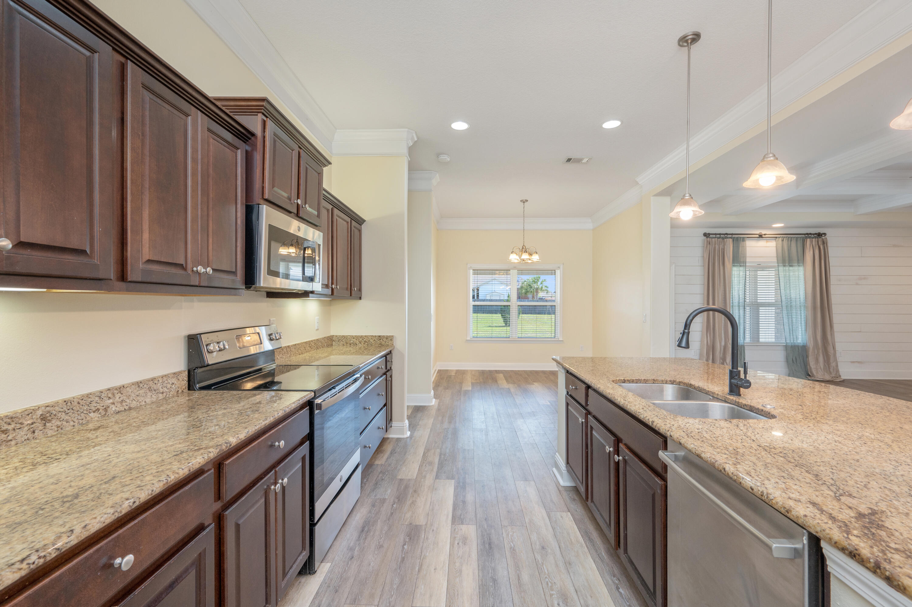 BROWNSTONE MANOR - Residential