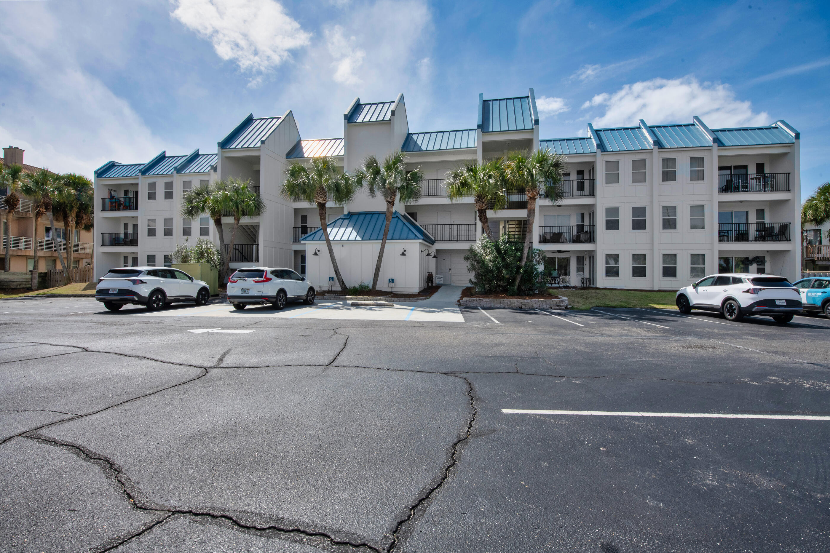 POOLSIDE VILLAS CONDO - Residential