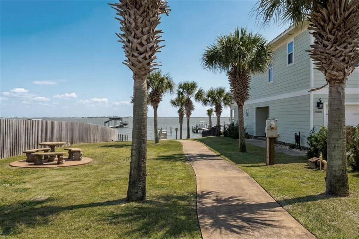 SOUNDSIDE MOORINGS - Residential