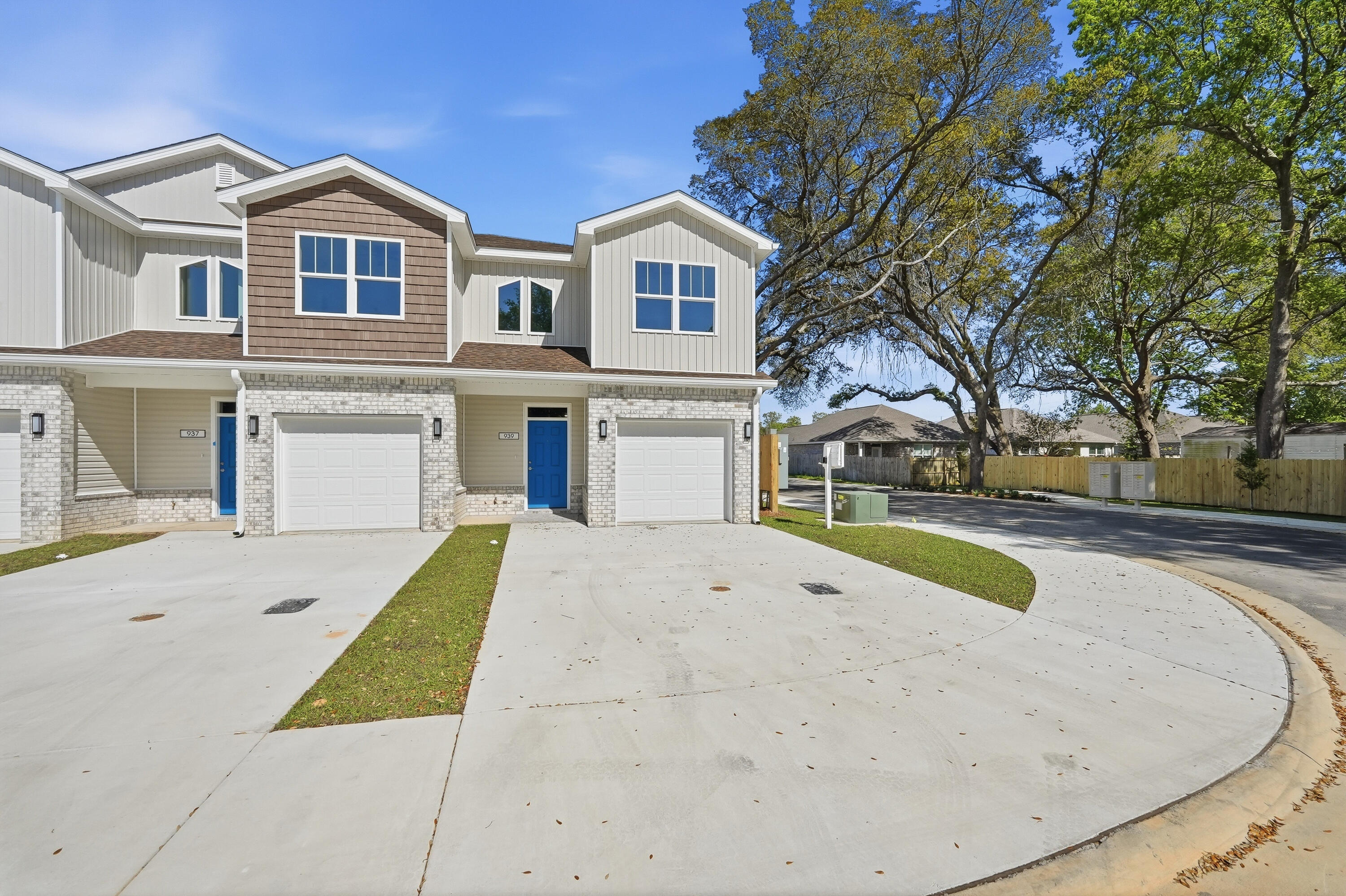 Vicki Leigh T/H - Residential