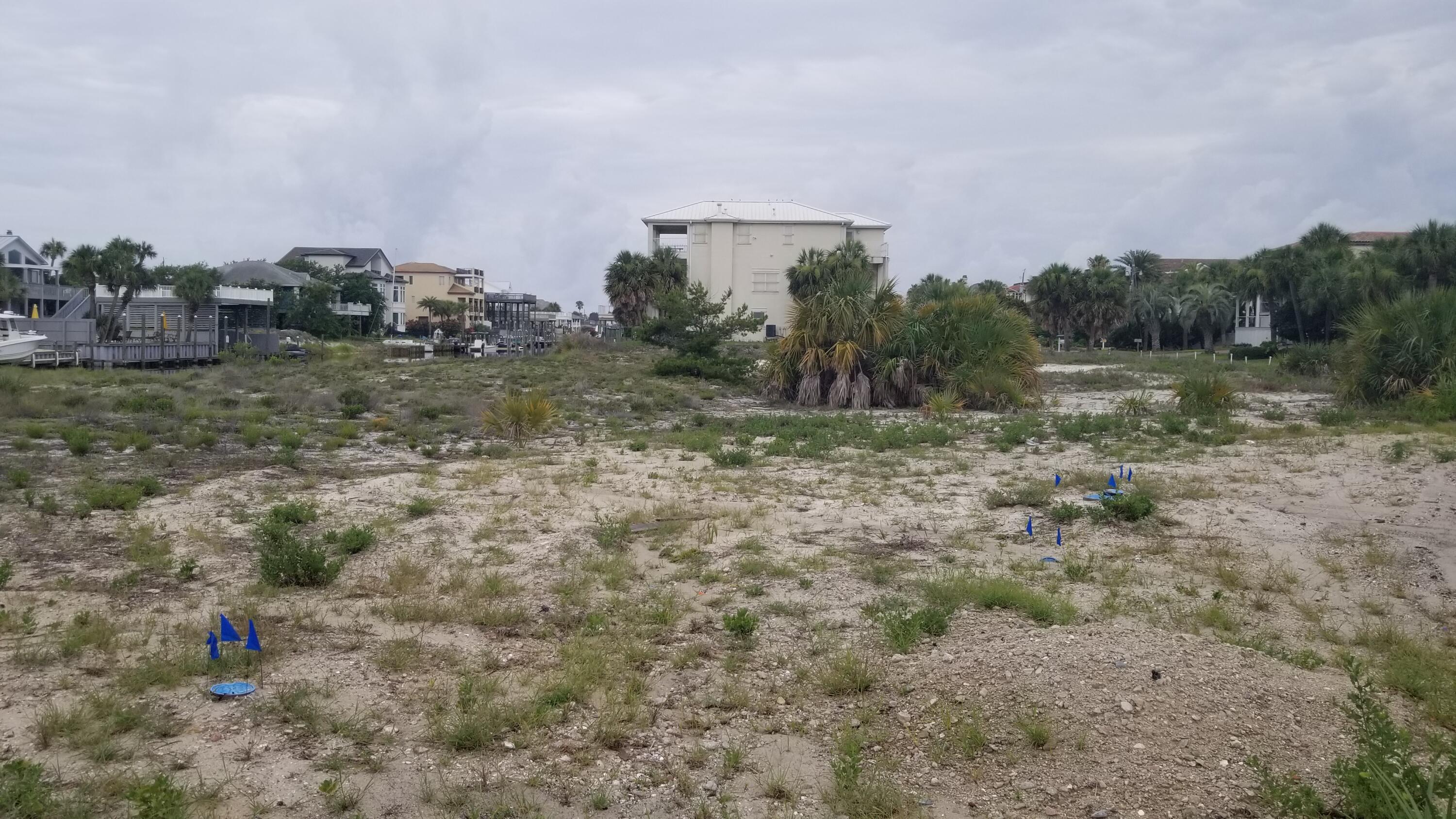 HOLIDAY ISLE - Land