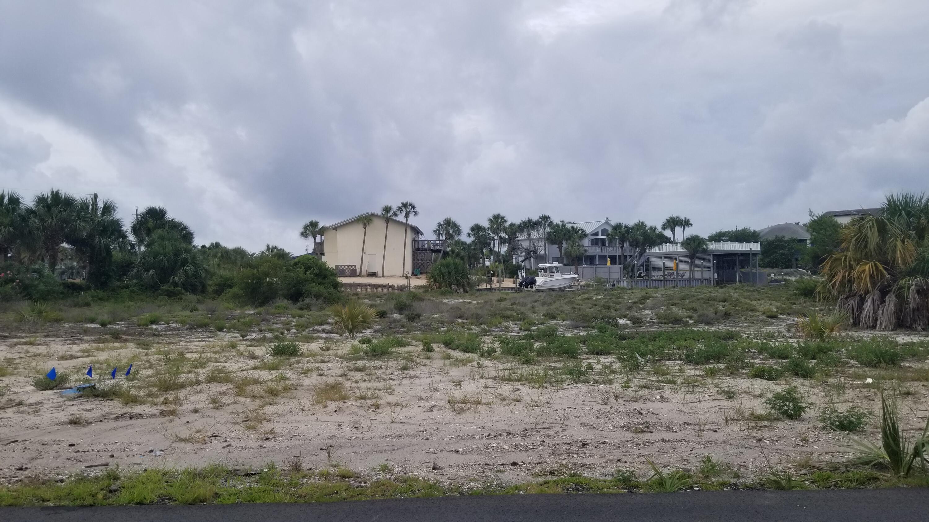 HOLIDAY ISLE - Land