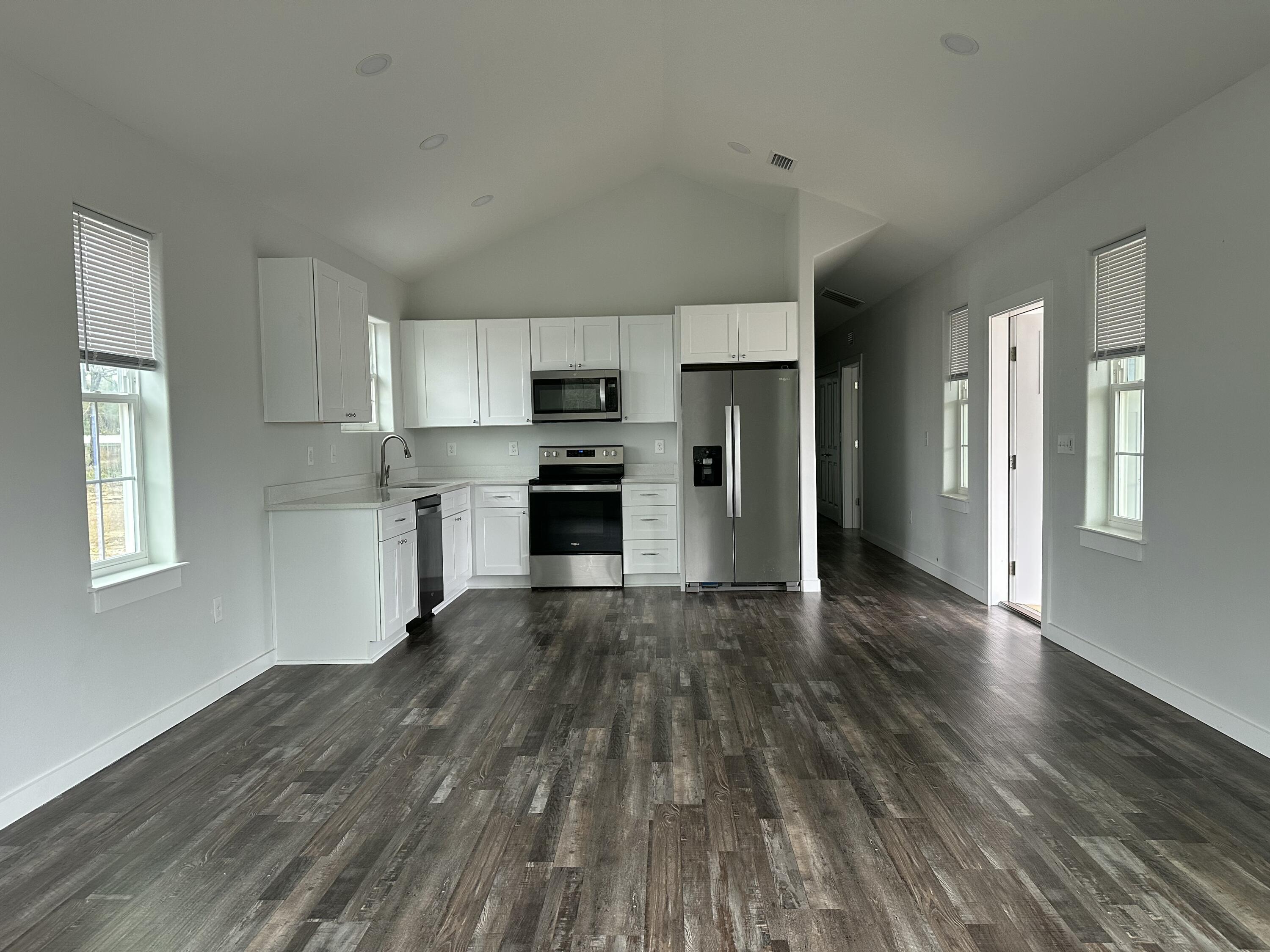OAKWOOD LAKES ESTATES - Residential Lease