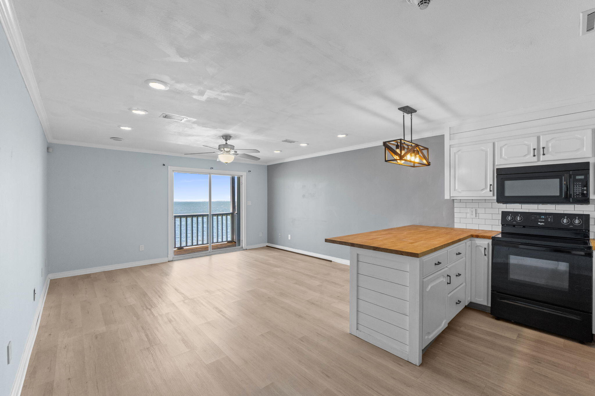 SOUNDWIND CONDO - Residential