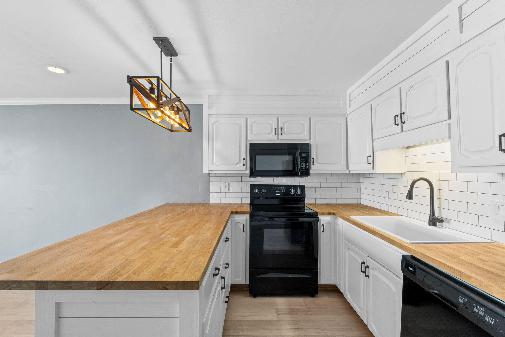 SOUNDWIND CONDO - Residential