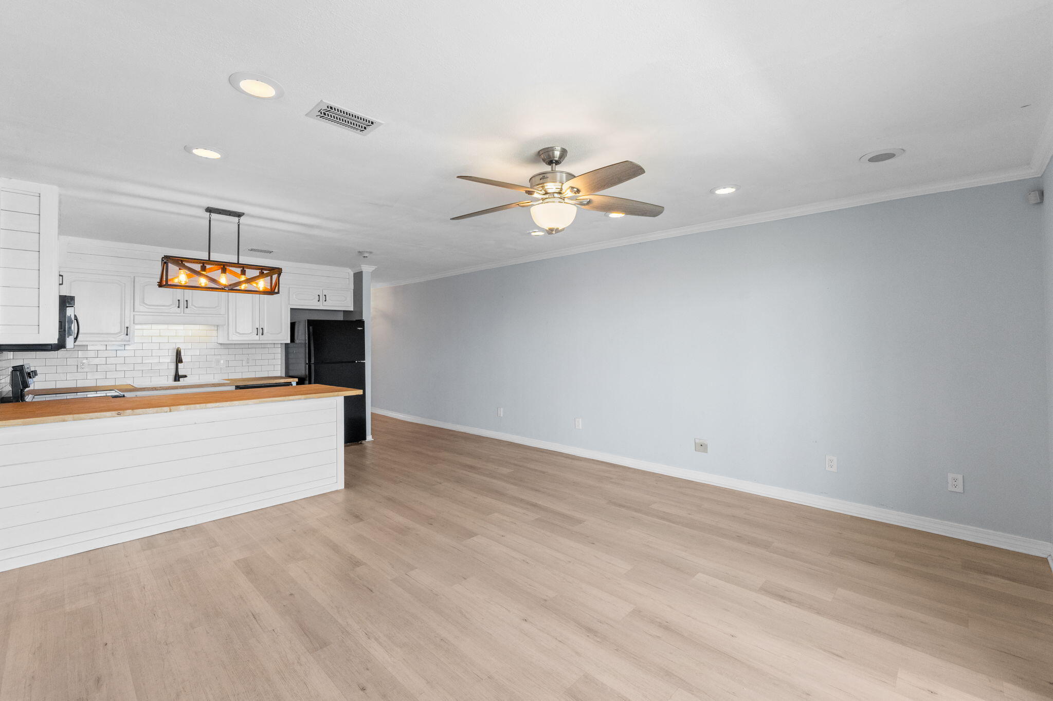 SOUNDWIND CONDO - Residential