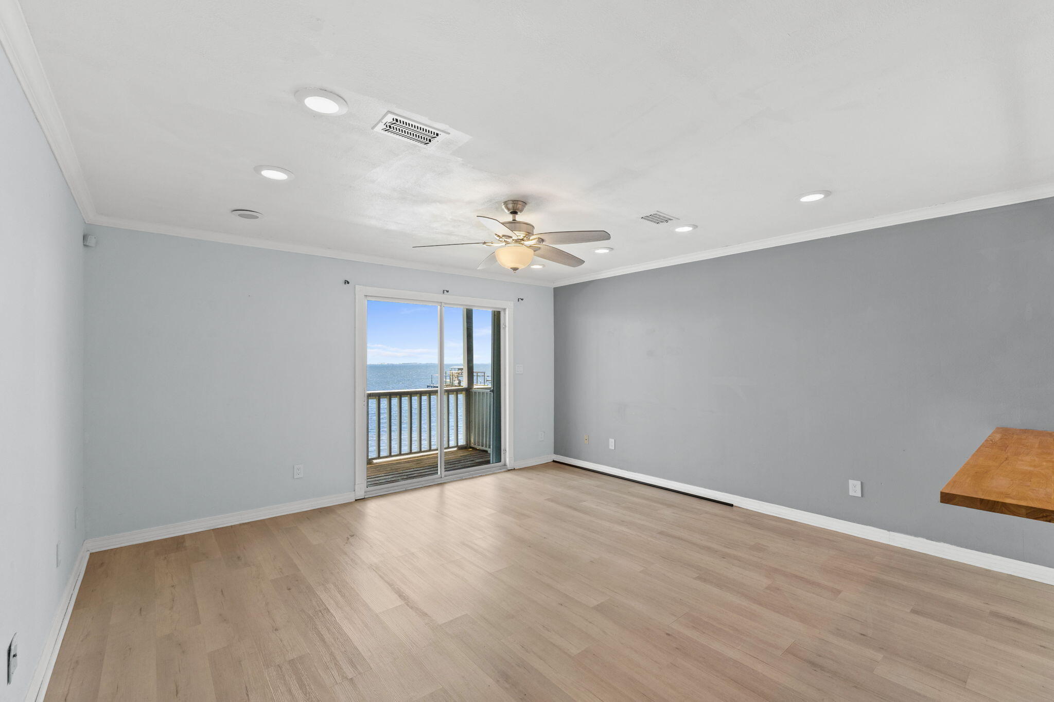 SOUNDWIND CONDO - Residential